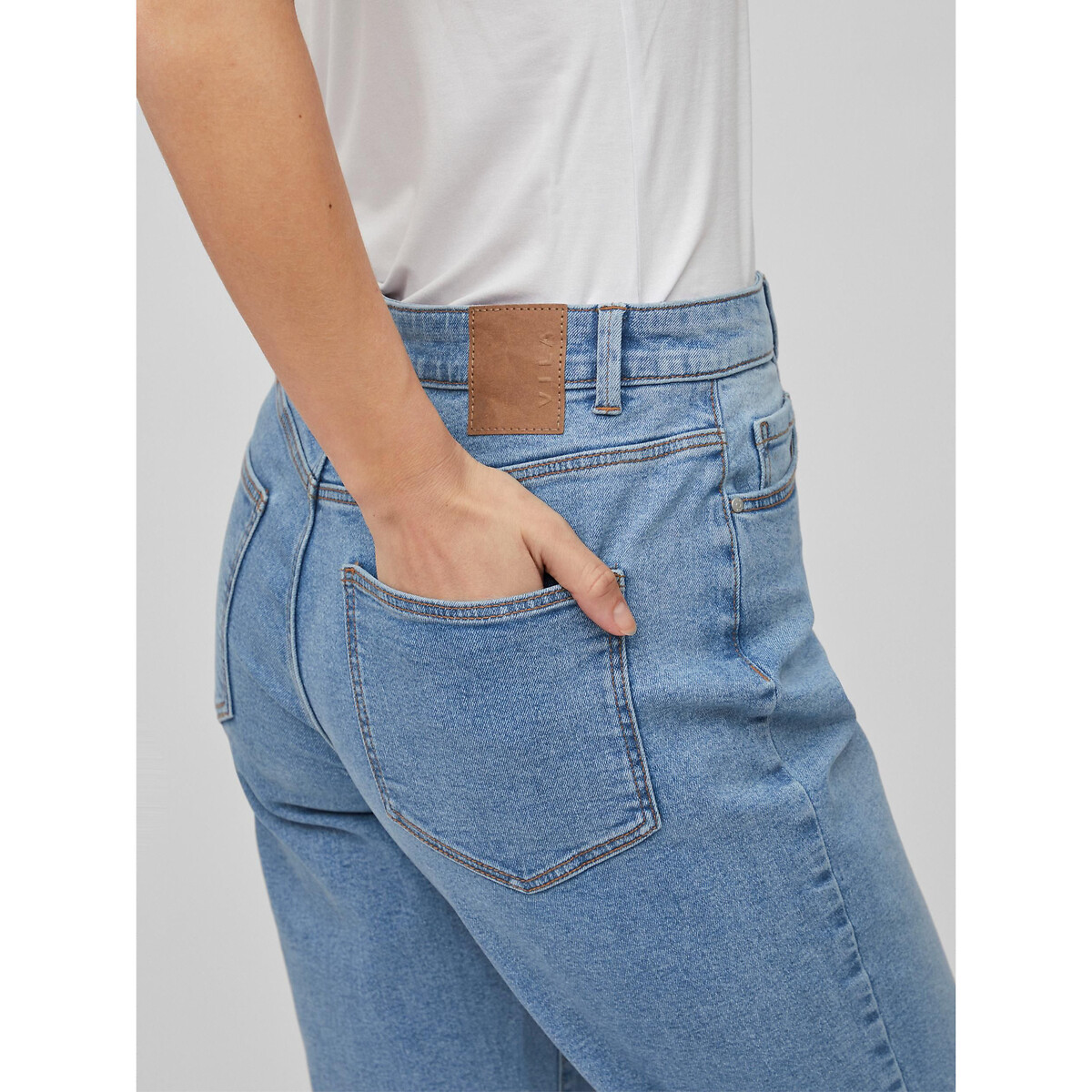 VILA<br>Calça jeans estilo 