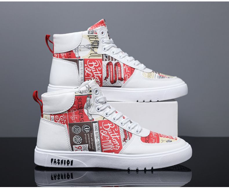 Tanzanite - Hoge sneakers van imitatieleer met vetersluiting en letterprint
