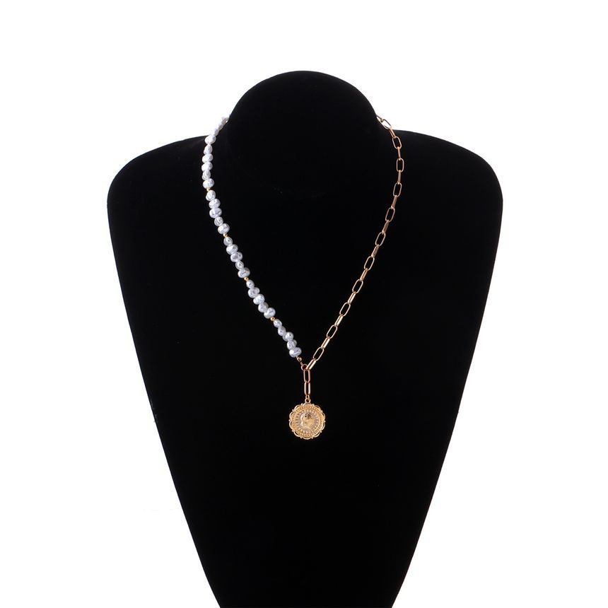 Parskletie - Ketting met reliëfschijfhanger en imitatieparel