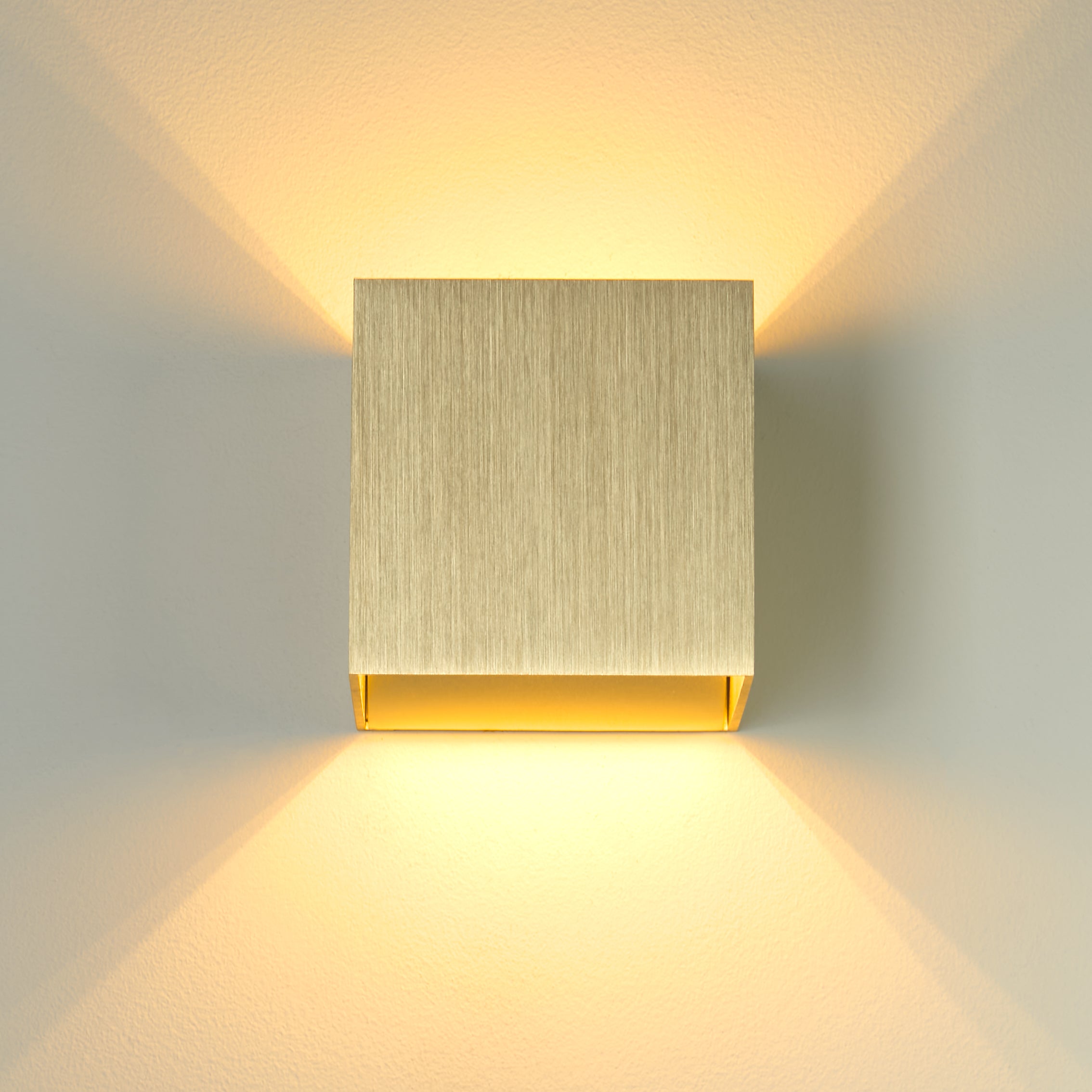 Searchlight Wall Wandlamp Vierkant - H 9,7 cm - Goud