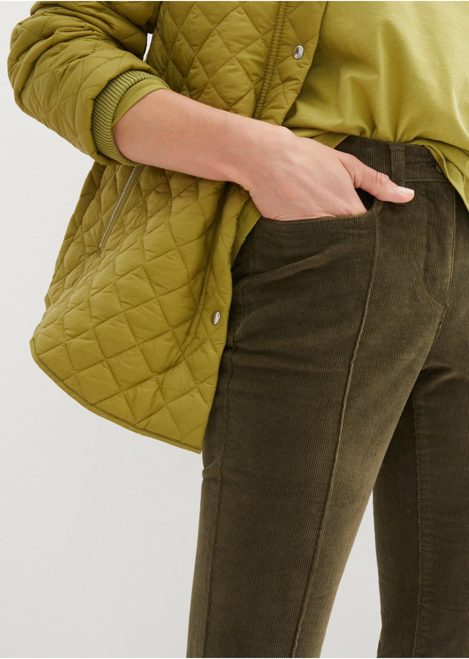 Pantalon velours côtelé Bootcut avec passepoil et taille confortable