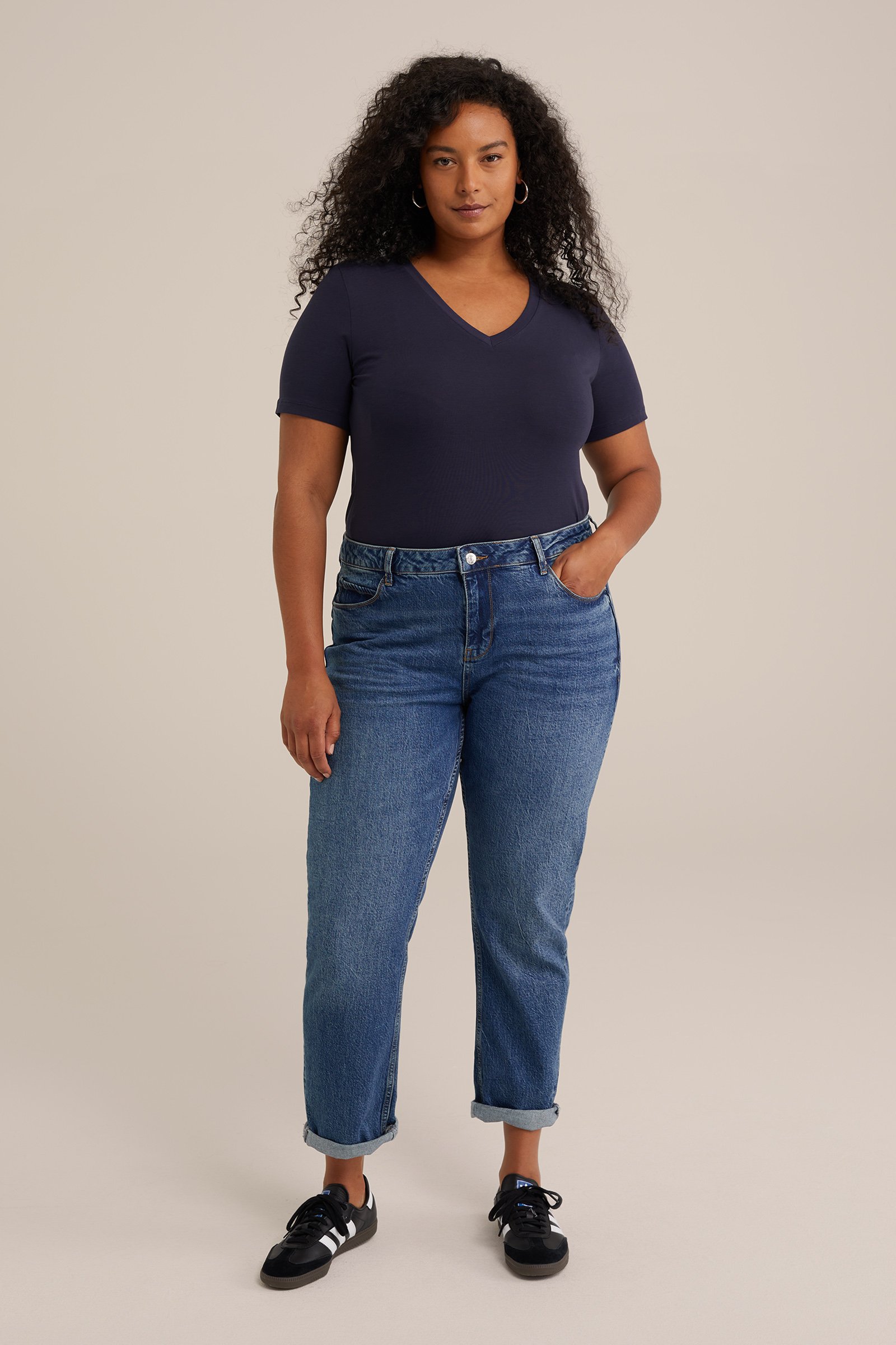 T-shirt met V-hals - Curve WE Fashion Donkerblauw