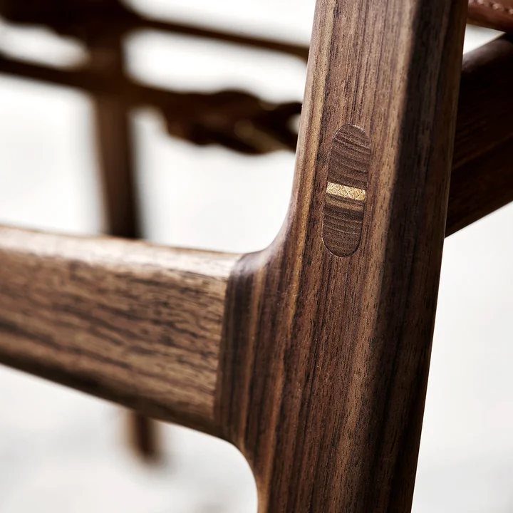 Carl Hansen - BM1160 Huntsman Chair, Walnuss geölt / Sattelleder cognac (Beschläge Messing)
