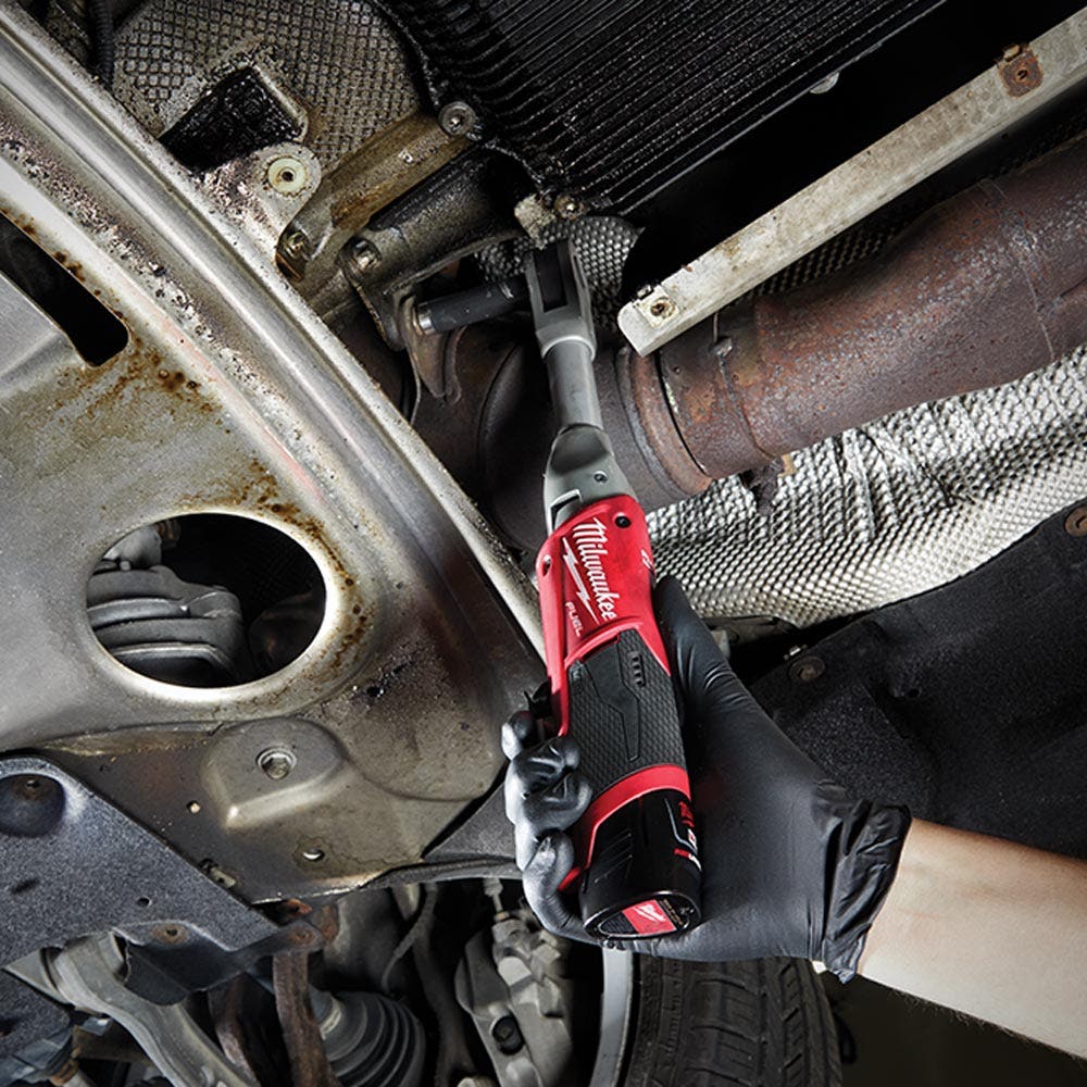Kit combinado de chave de impacto com catraca Milwaukee FUEL™ 12V 3/8