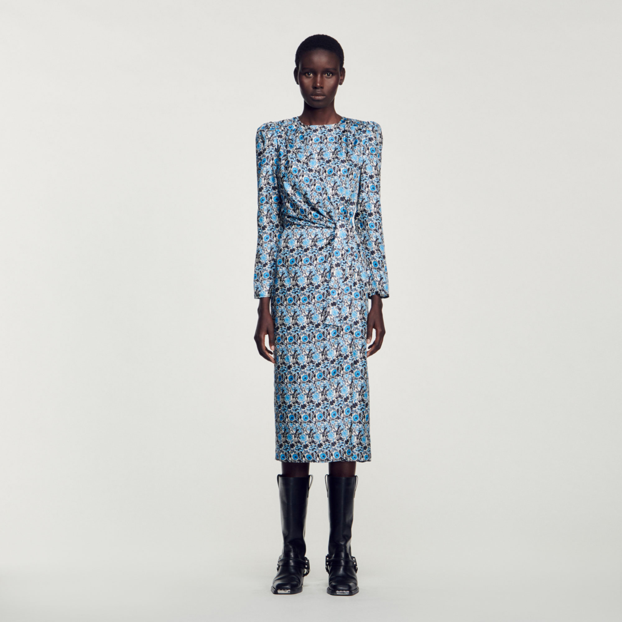 Robe longue en soie drapee