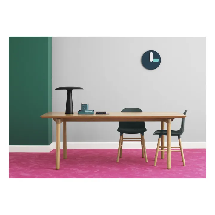 Normann Copenhagen Chaise Form en noyer | Blanc