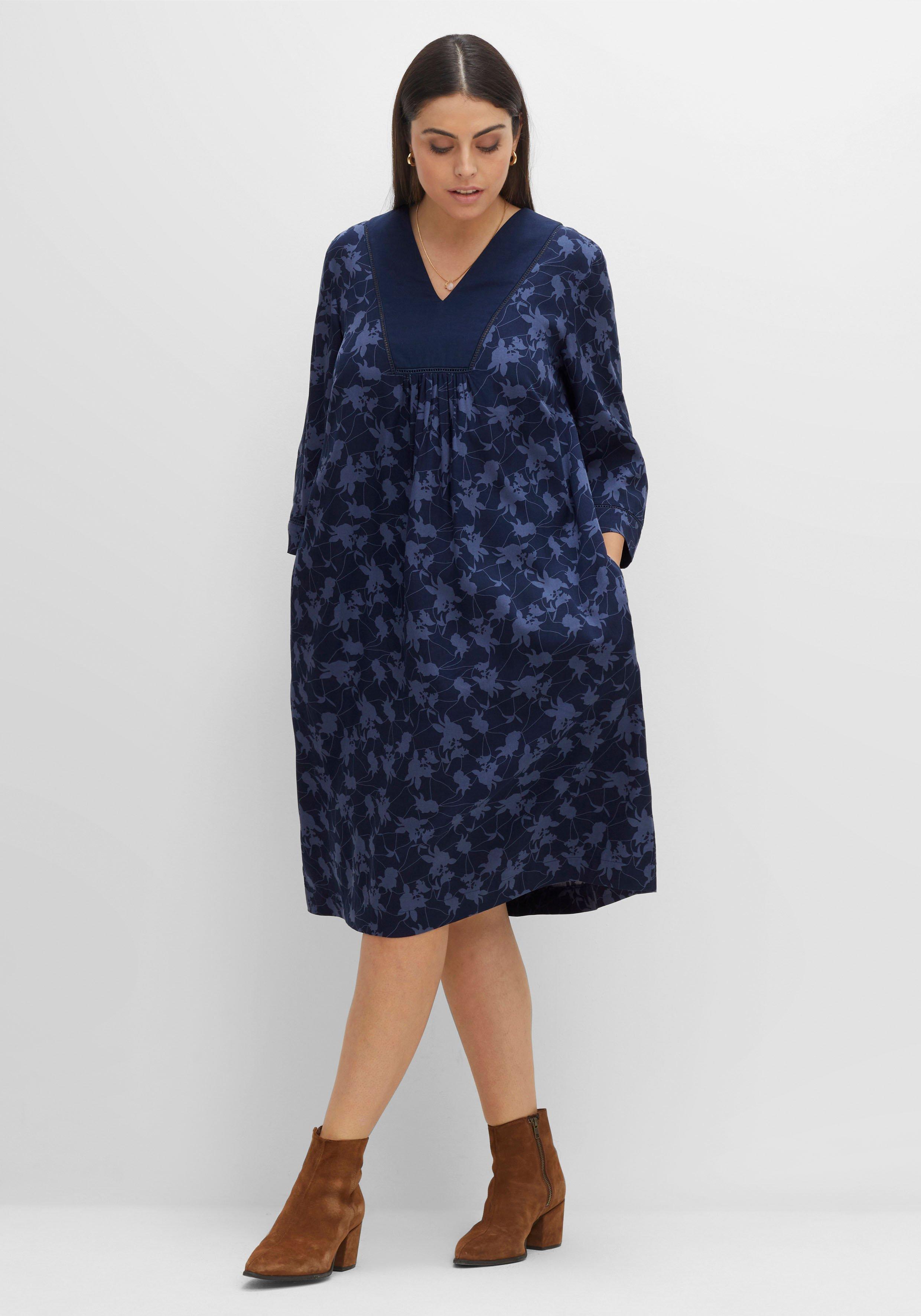 Kleid mit 3/4-Ärmeln und V-Ausschnitt