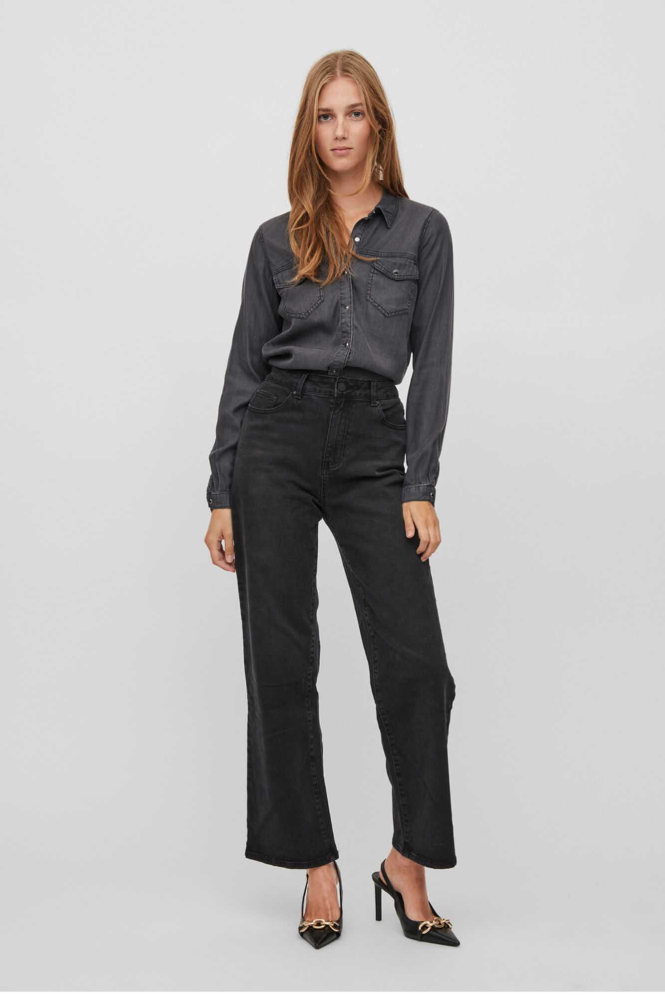 Camisa jeans feminina de manga comprida com bolsos - Preta