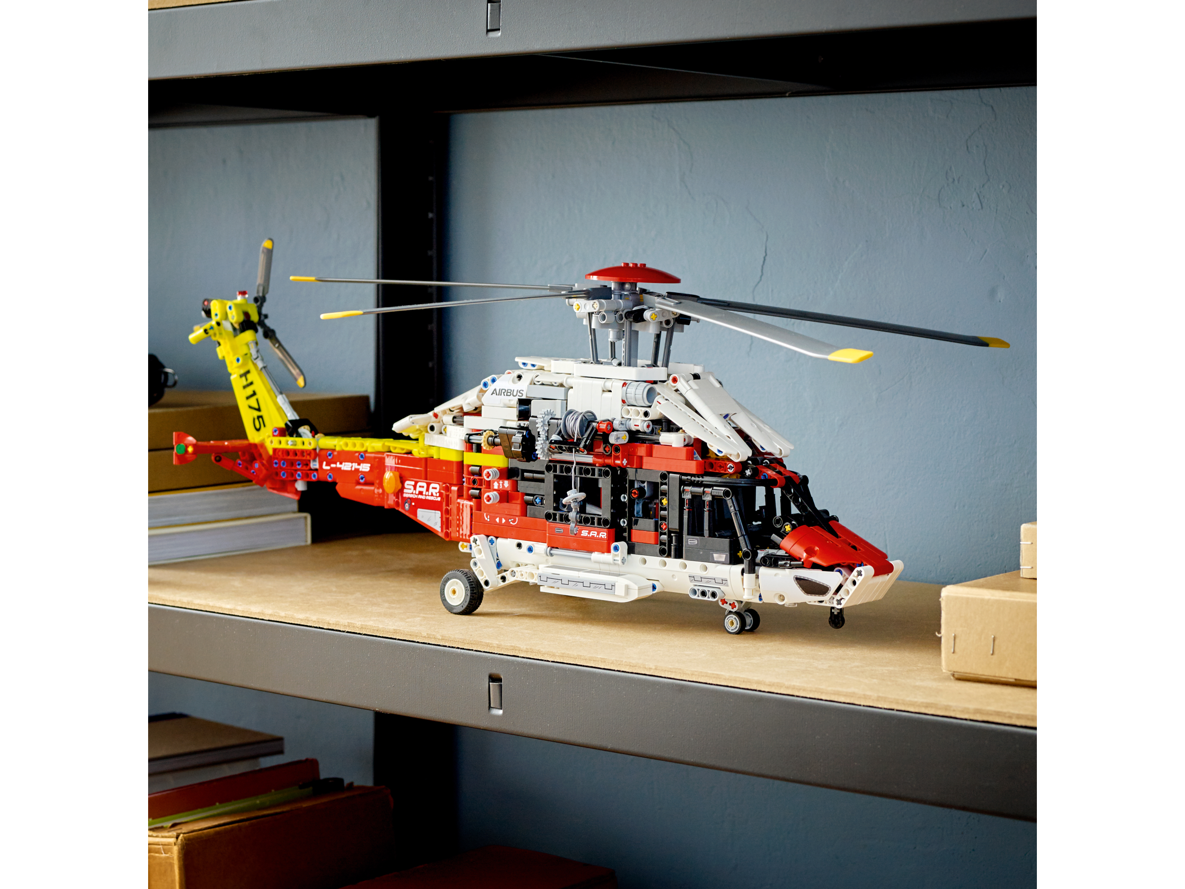 O helicóptero de resgate Airbus H175 42145