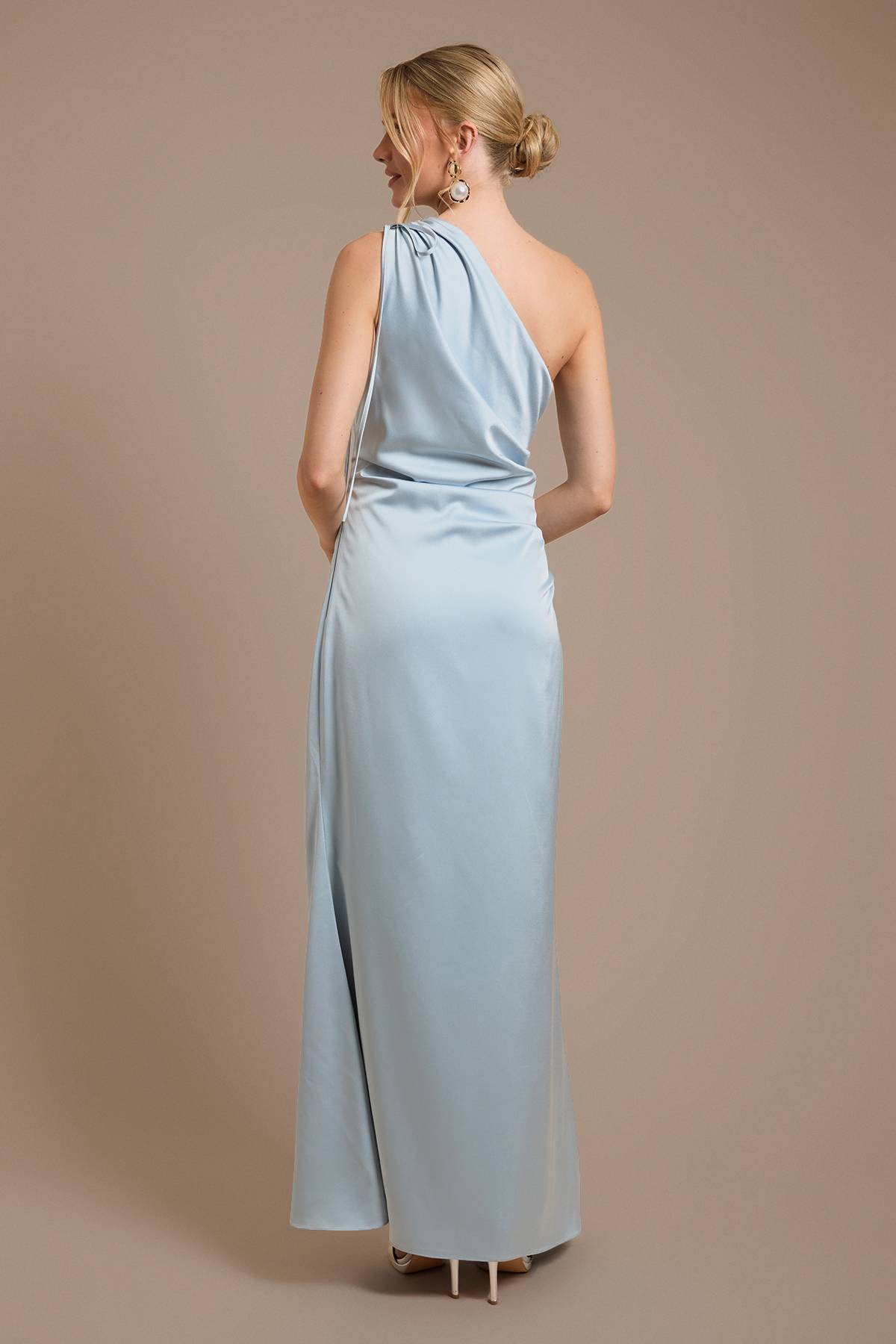 Oasis Robe Longue De Demoiselle D'honneur En Satin Bleu Clair À Une Épaule Avec Détails Froncés Sur Le Côté