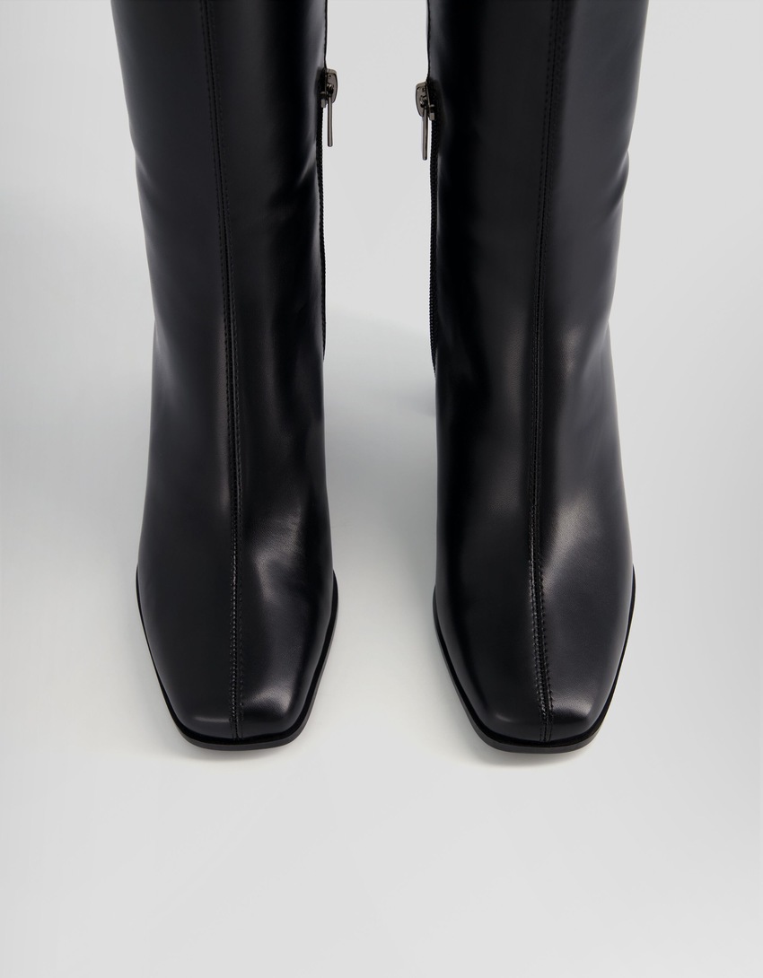 Botas de salto largo com zíper