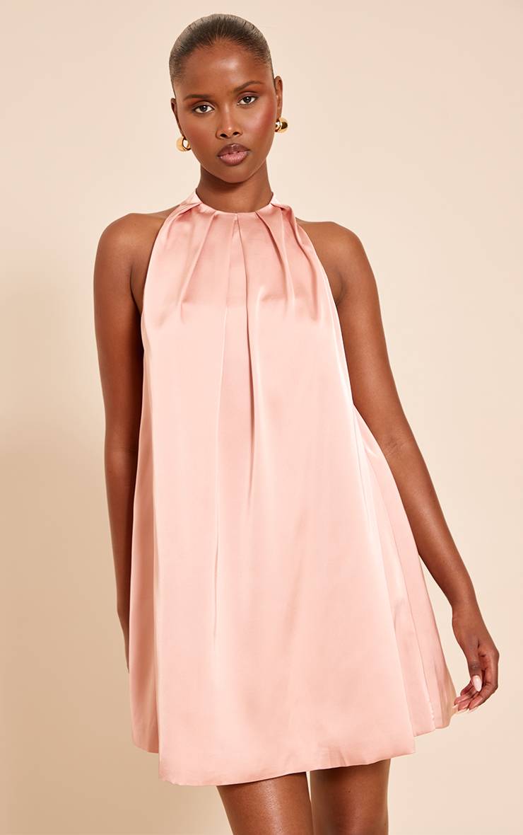 Pêche Robe Courte Droite En Satin À Encolure Champignon