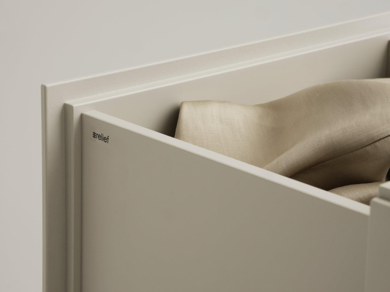 String Furniture Relief low ladekast 123x46,6 essen