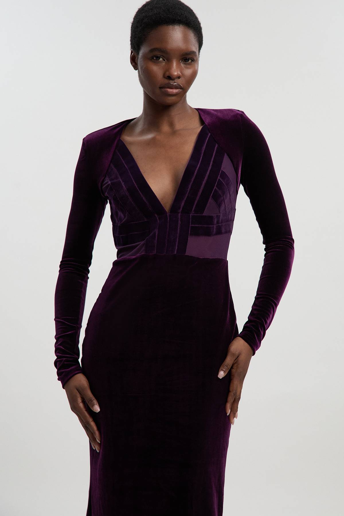 KarenMillen Robe Mi-longue en Maille avec Détails de Passepoil en Velours Stretch, Décolleté Plongeant et Dos Échancré