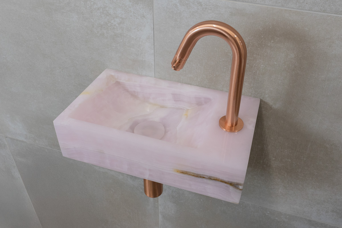 Saniclear Pink Onyx fonteinset met gebogen kraan in geborsteld koper