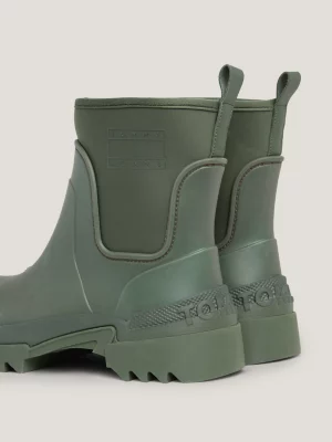 Botas de cano médio com travas emborrachadas