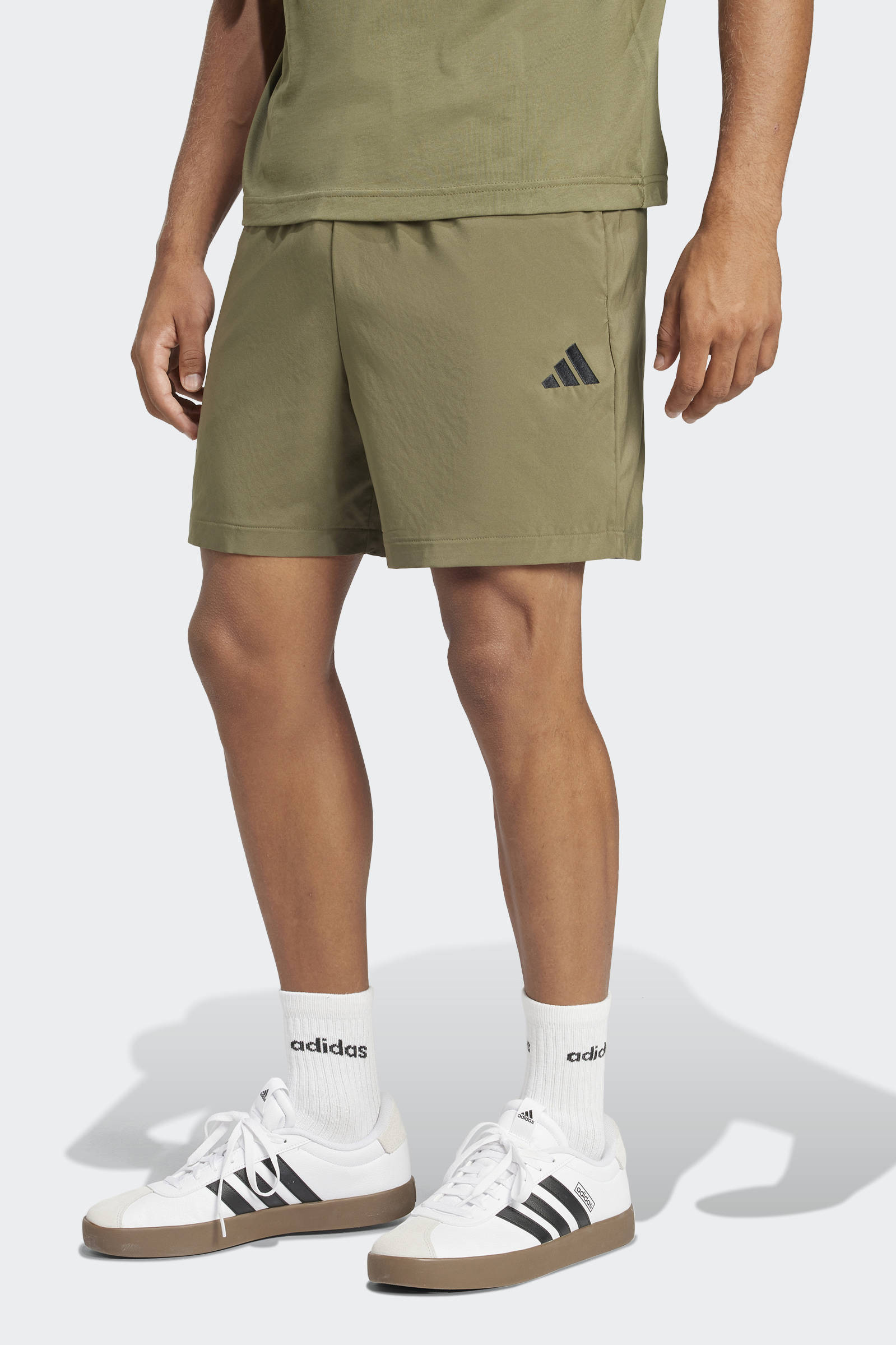 adidas short Essentials Chelsea olijfgroen/zwart