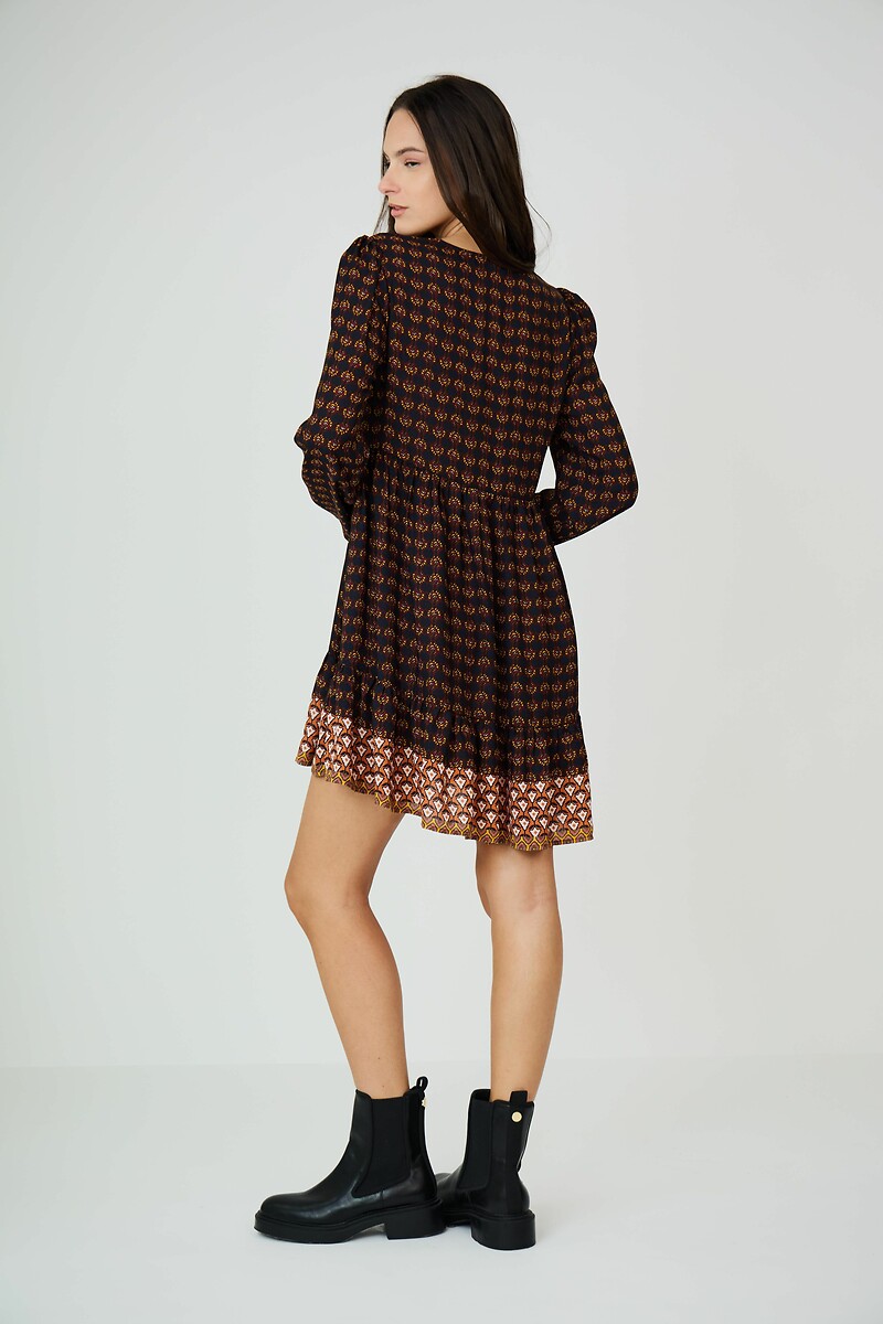 ATÉ BREVE<br>Vestido curto, mangas compridas, decote em V