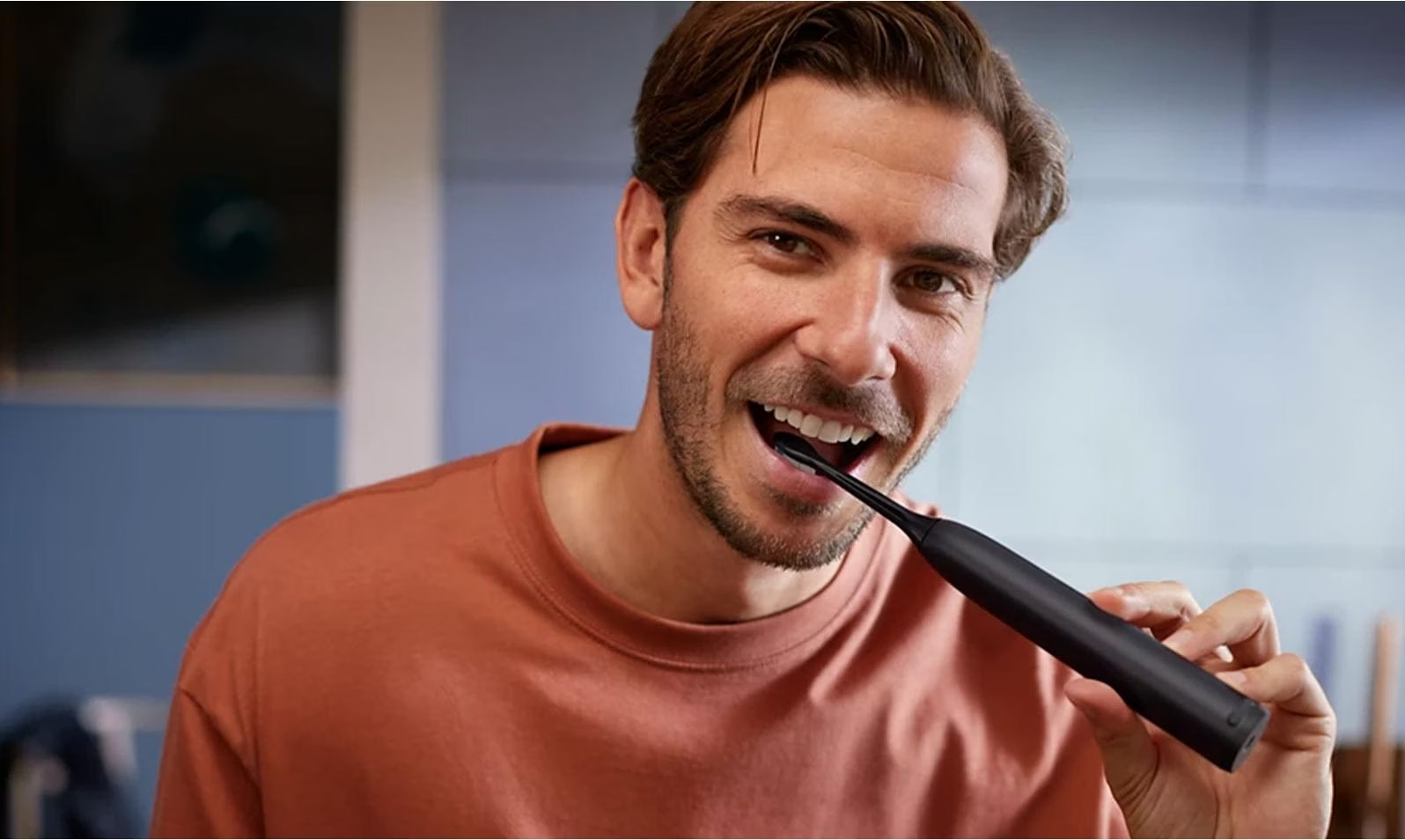 Sonicare 5300 Elektrische Zahnbürste Schallzahnbürste mit Induktiver Ladestation   Aufbewahrungsbox (HX7101/02) - Schwarz