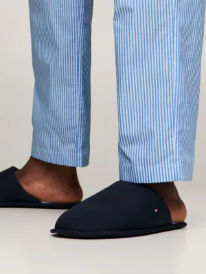 Conjunto de pijama e pantufas da coleção de 1985