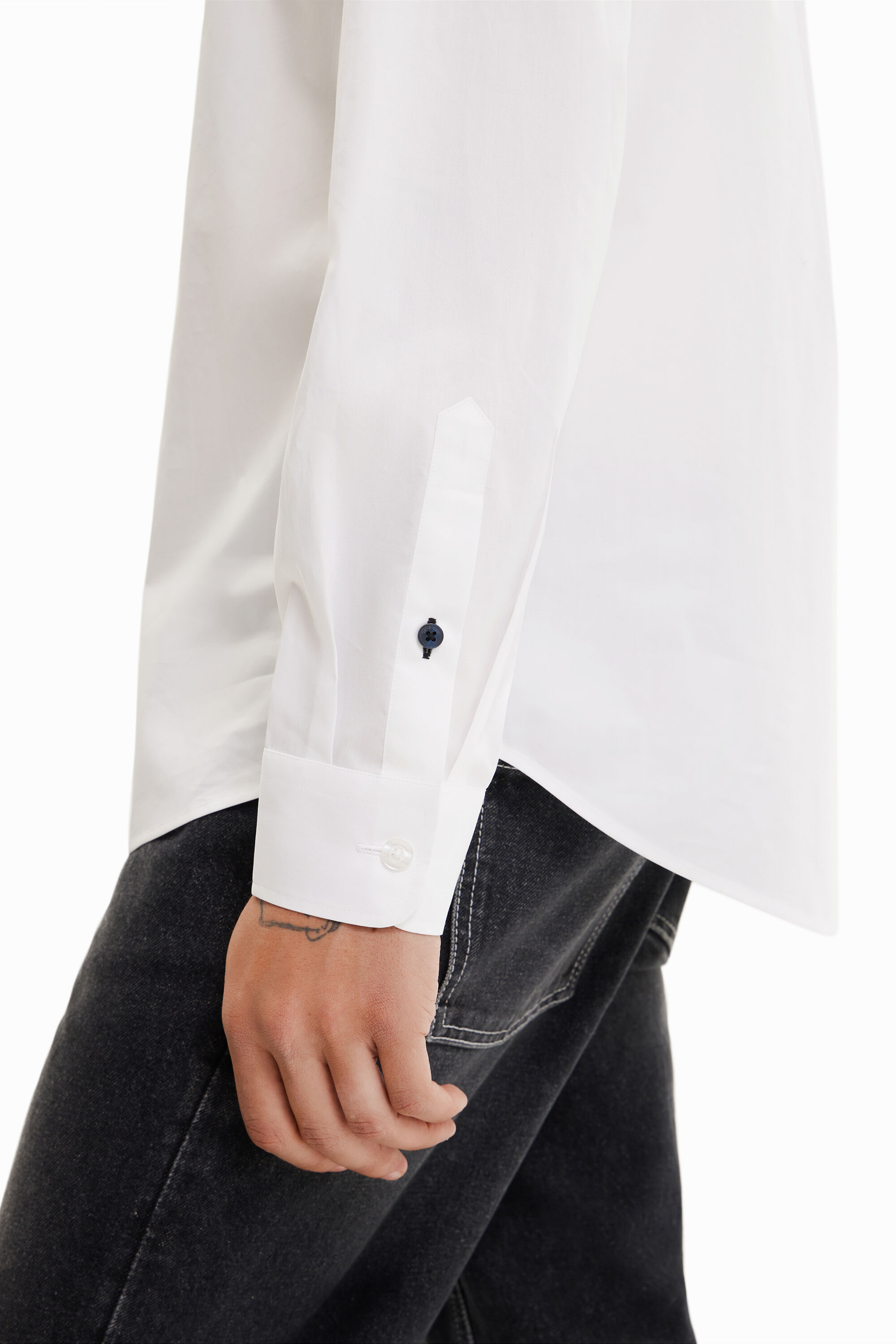 Chemise basique détails contraste