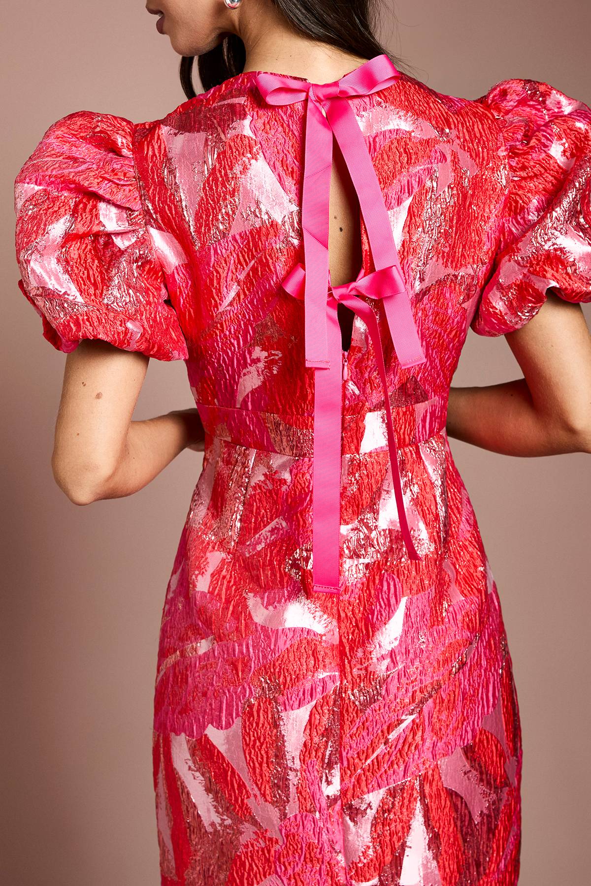 Coast Robe Crayon À Manches Bouffantes En Jacquard Métallisé