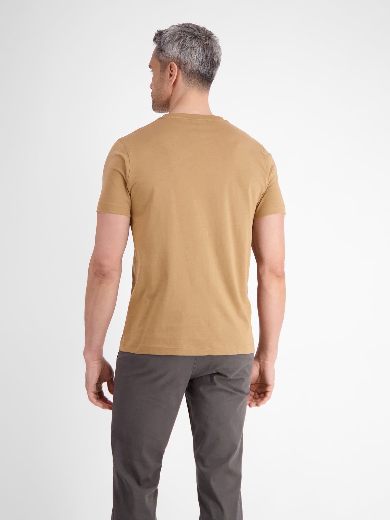 Basic T-Shirt mit Logostitck, unifarben