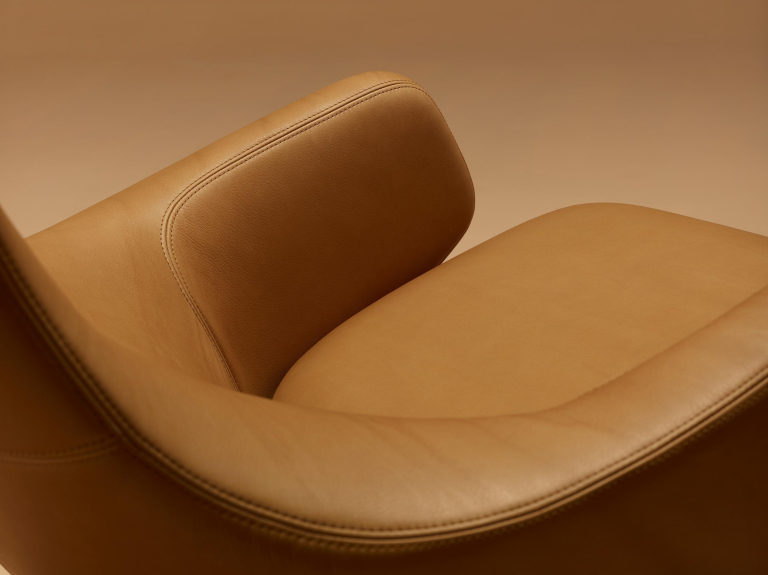 Vitra Grand Repos loungestoel met Ottoman, Leder Premium brandy
