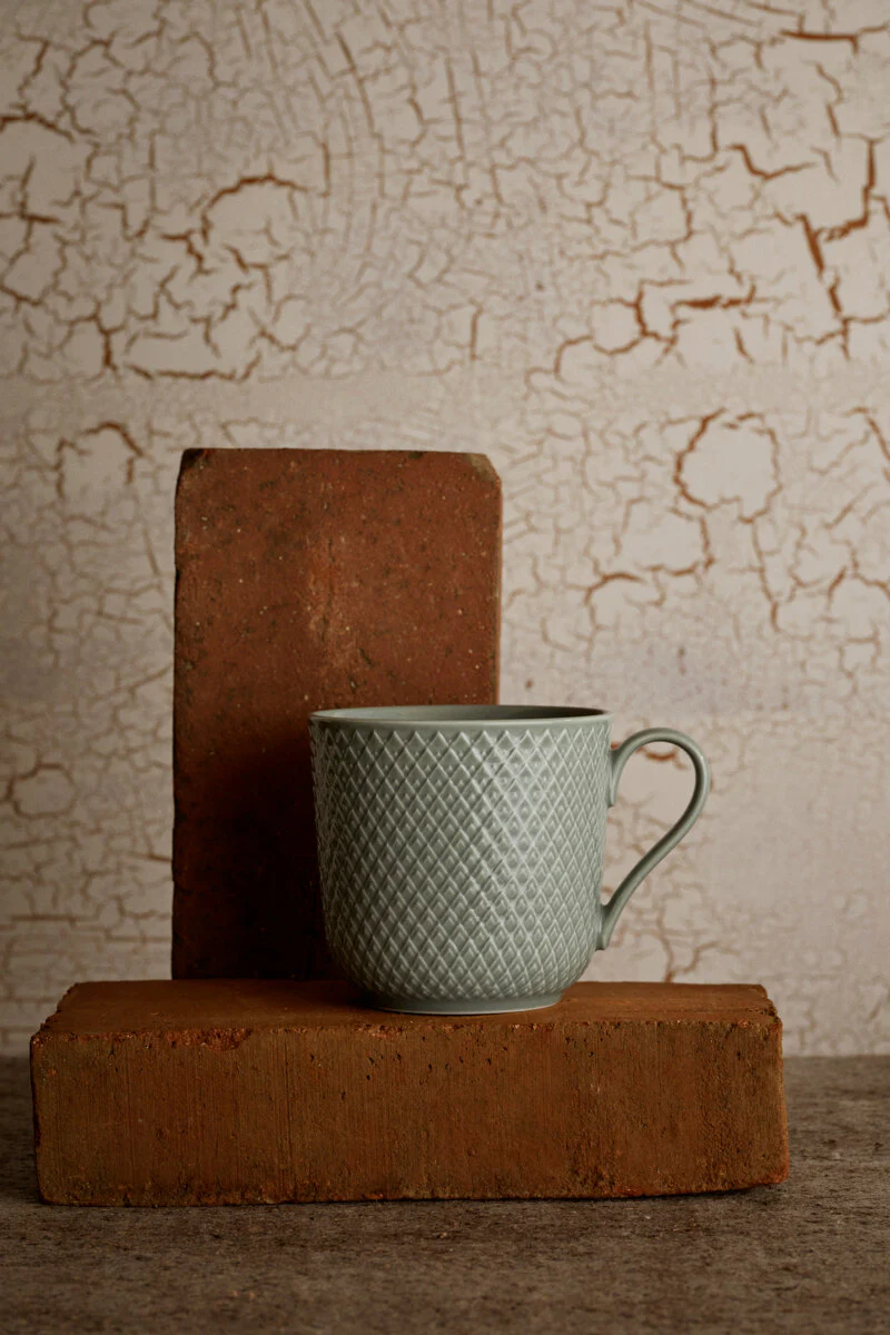 Lyngby Porcelæn  Rhombe Earth Krus med hank, moss - 39 cl.