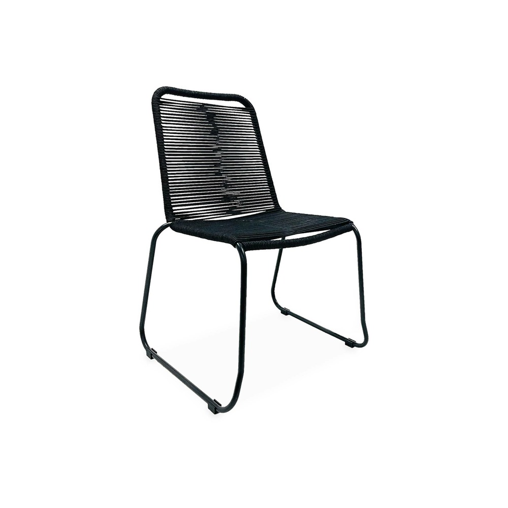 Table intérieur / extérieur santana en bois et métal. 150cm + 4 chaises en corde brasilia noires. Empilables