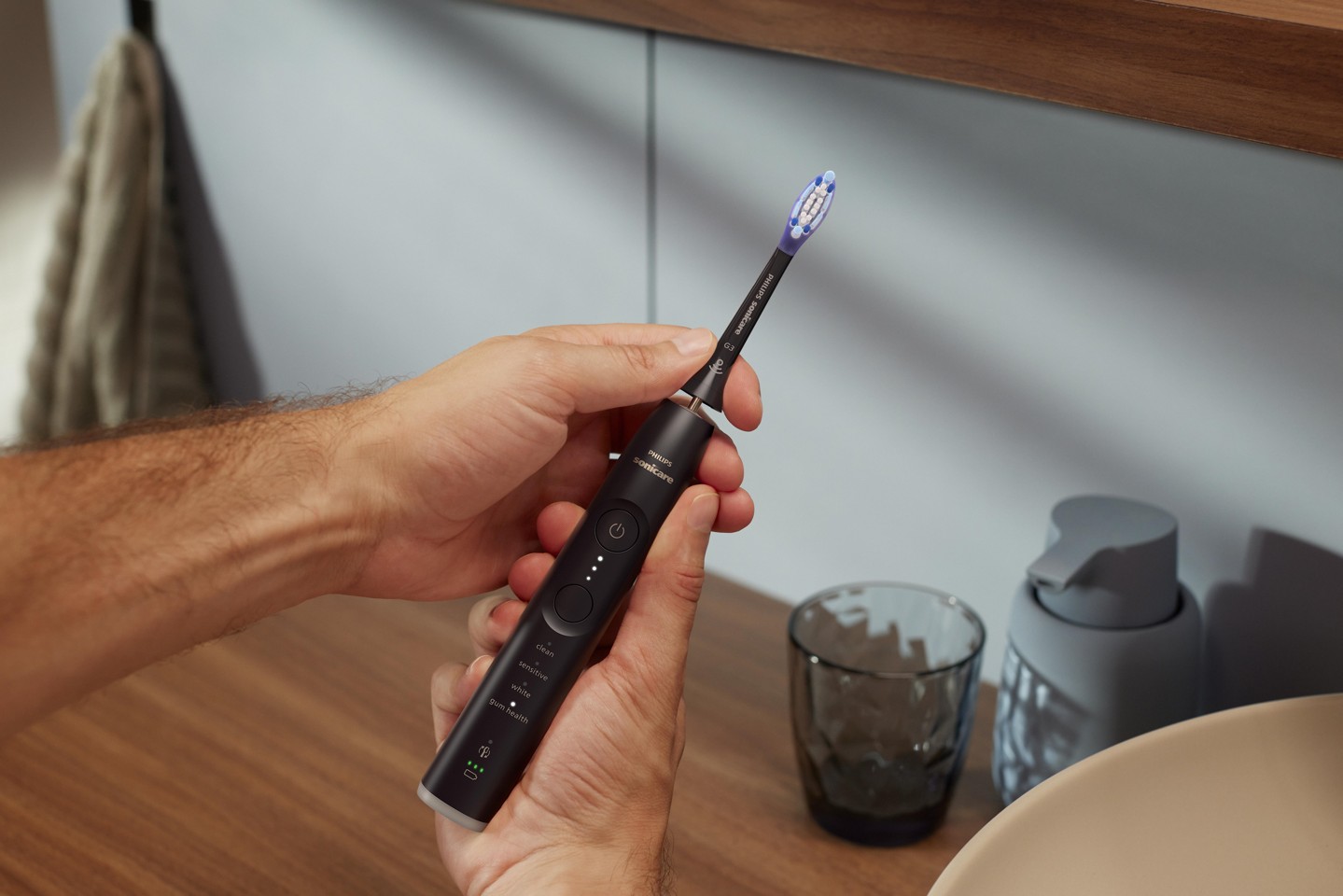 Philips - Sonicare Sort Elektrisk Tandbørste Series 7100 HX7421/01
