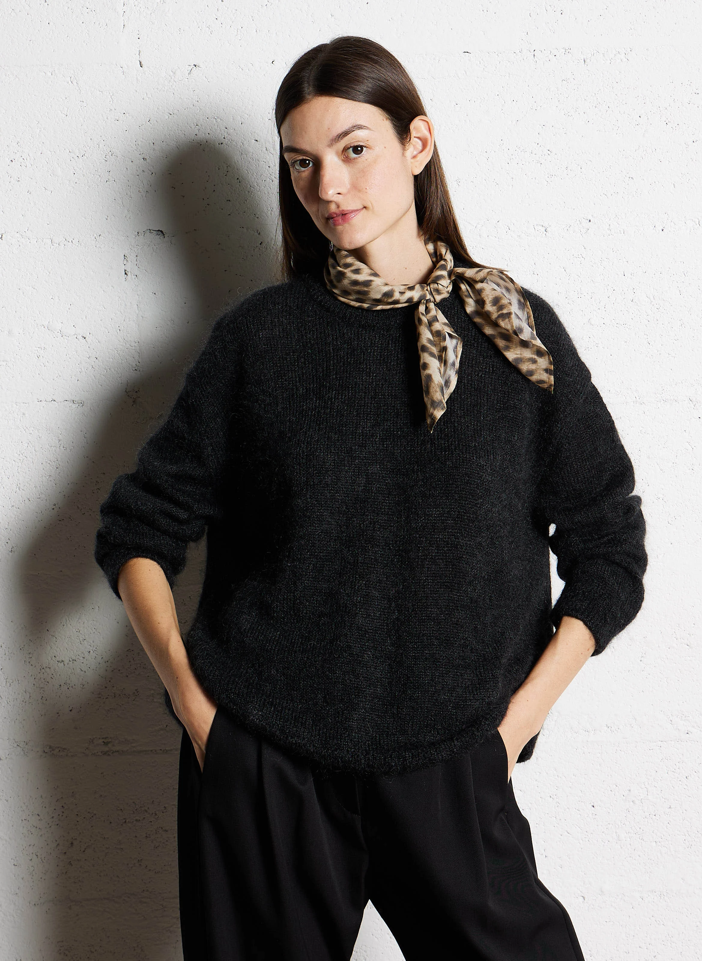 EVANNA - Pull ample col rond en mohair mélangé | Noir