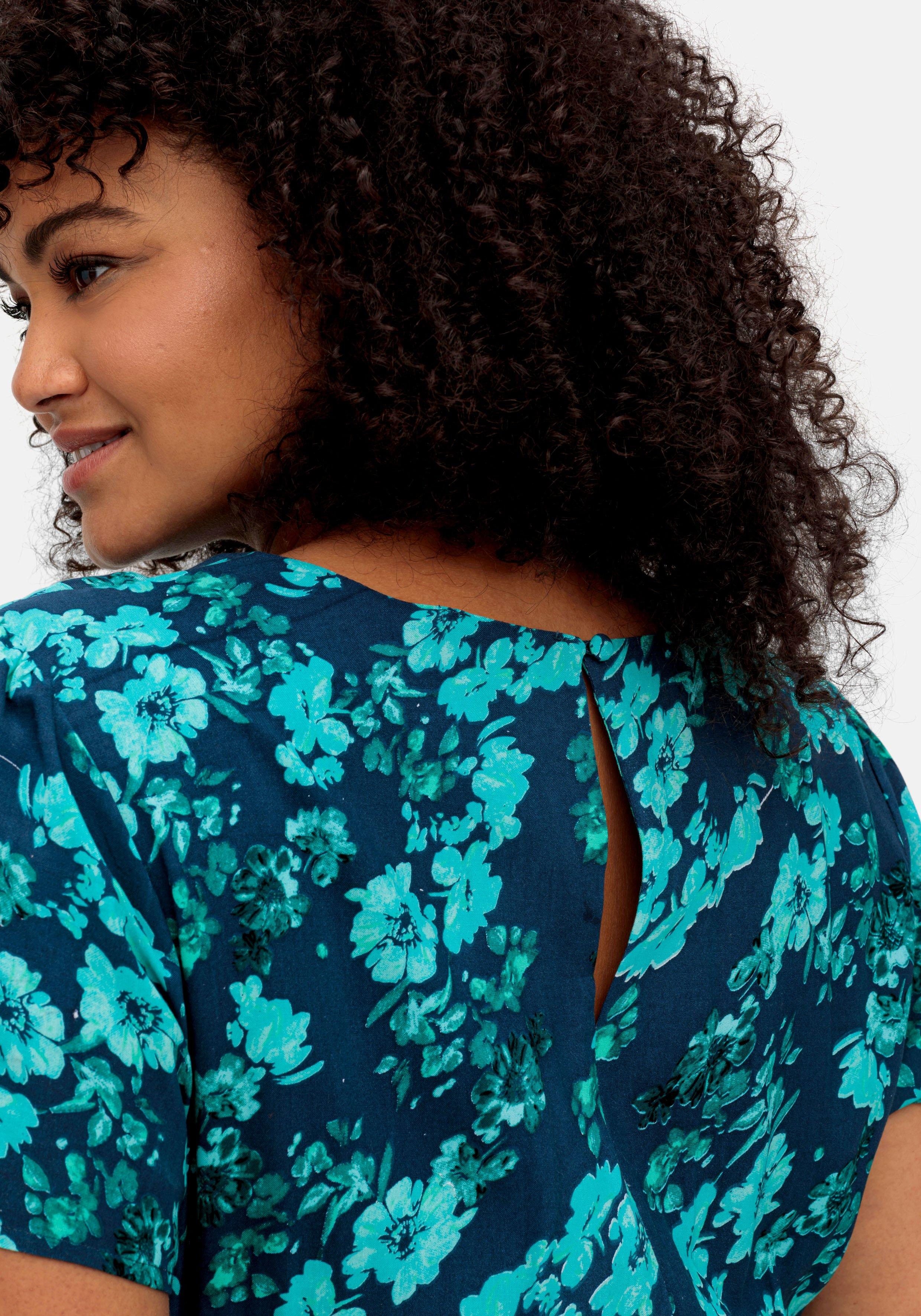 Kleid mit Blumendruck und Zipfelsaum