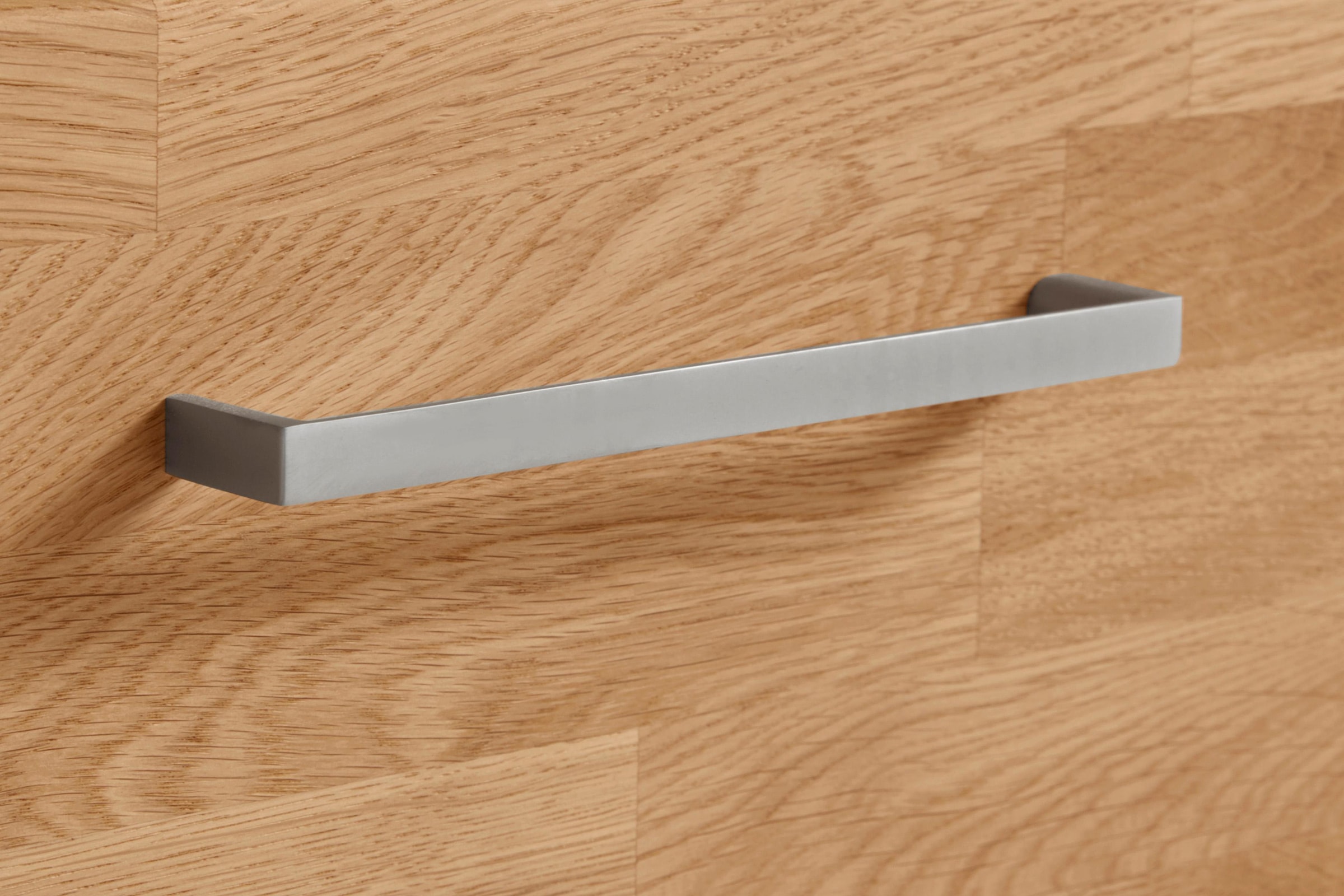 Home affaire Kommode »Celle,90cm breit,35 cm tief, Fronten Massivholz« Holz massiv, Holzwerkstoff, Metall Griffe,3 breite Fächer