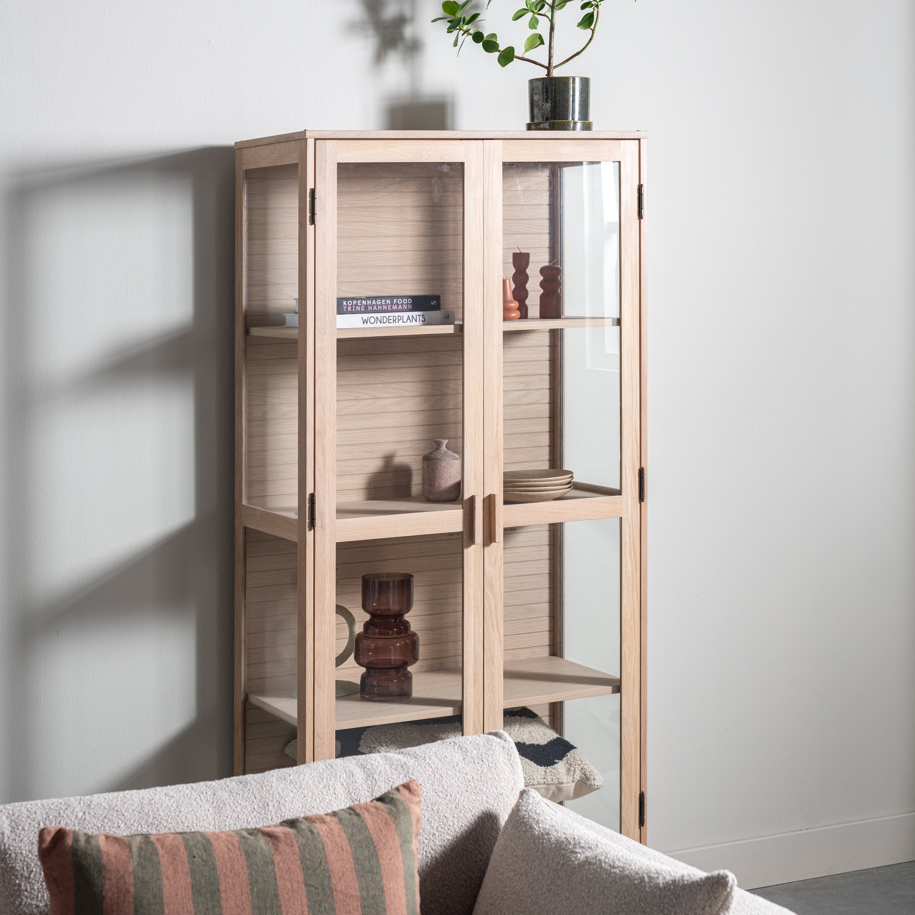by fonQ Cabin Vitrinekast