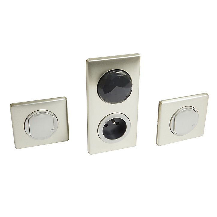 Kit de démarrage pour connecter une première pièce avec 4 produits Céliane with Netatmo avec plaque titane