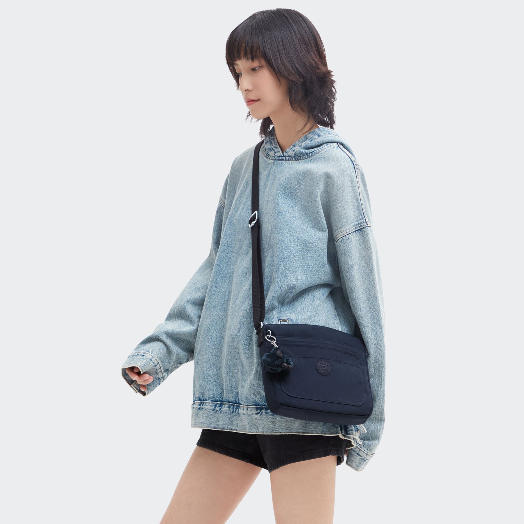 SEBASTIAN Sac à bandoulière moyen avec bretelle ajustable - Blue Bleu 2