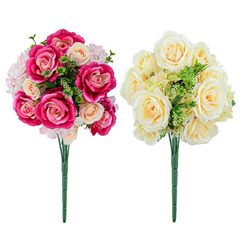 Bouquet de roses et boutons de roses