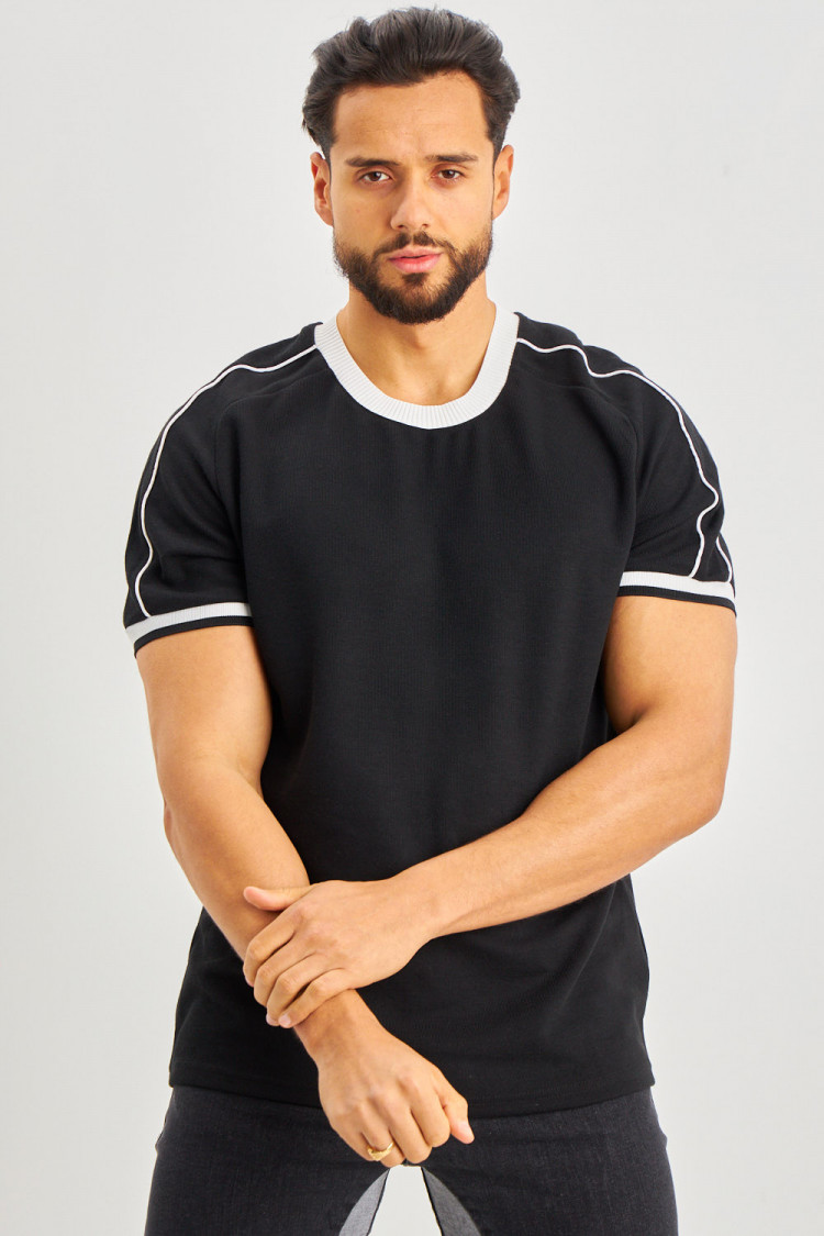 T-shirt noir à col blanc
