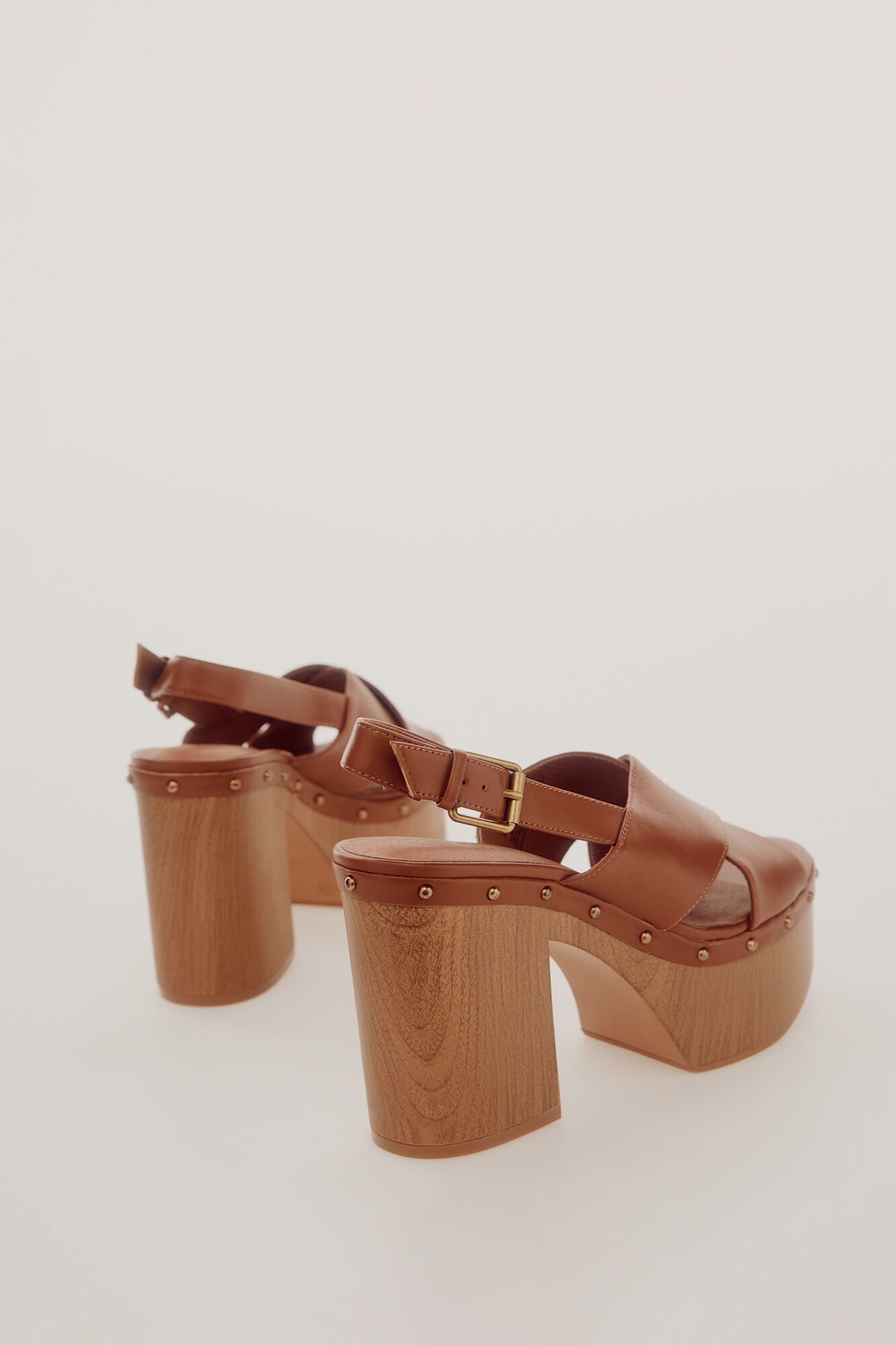 Sandalia plataforma estilo madera - Vino