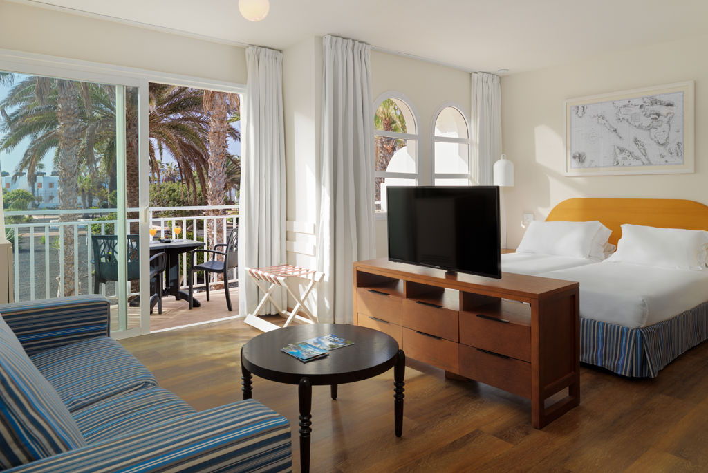 Fly & Go H10 Ocean Suites Halfpension - Hotel