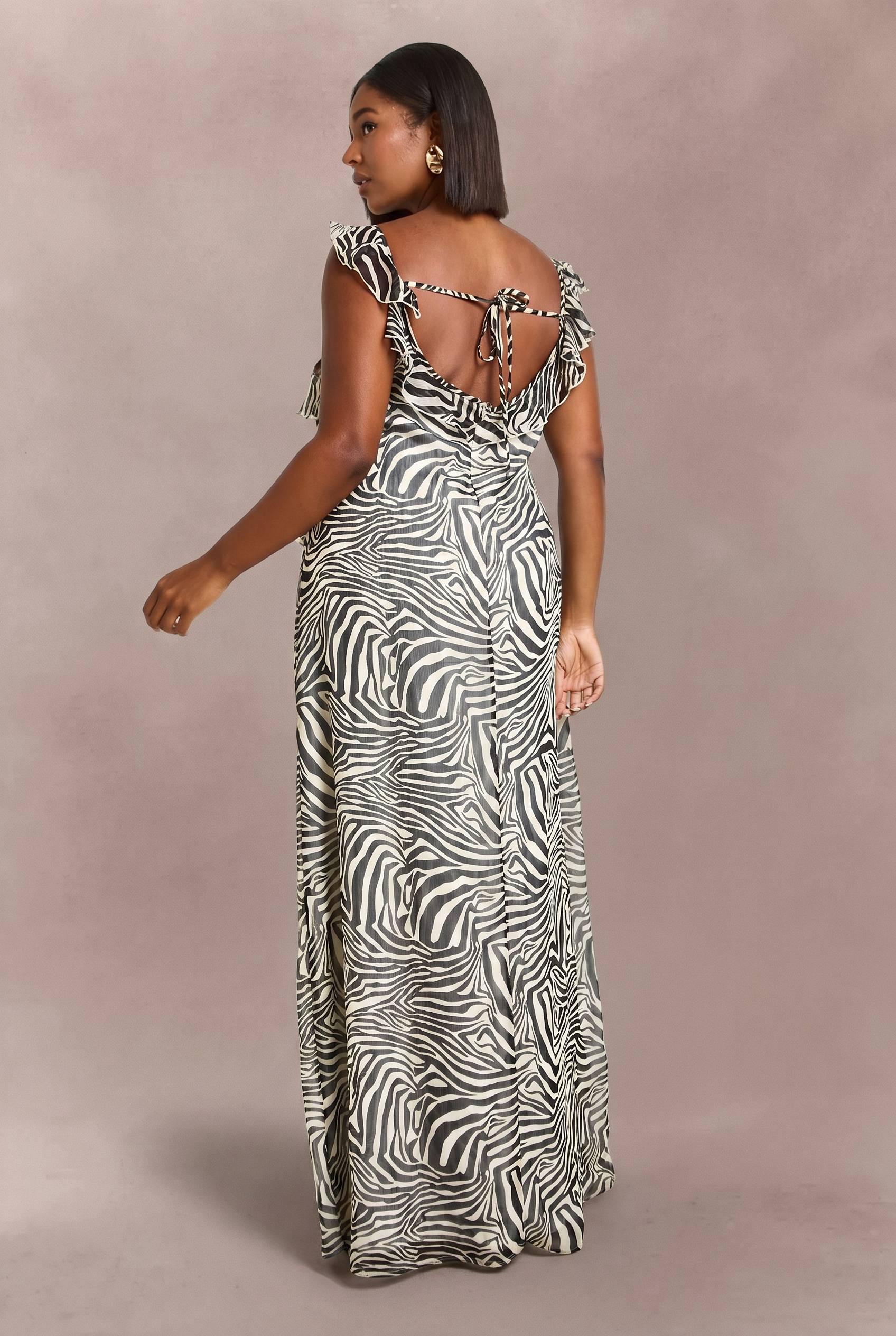 boohoo Robe Maxi Grande Taille En Mousseline À Imprimé Zèbre Avec Volants Et Bretelles
