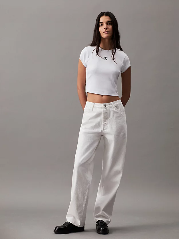 Camiseta cropped canelada de corte justo
