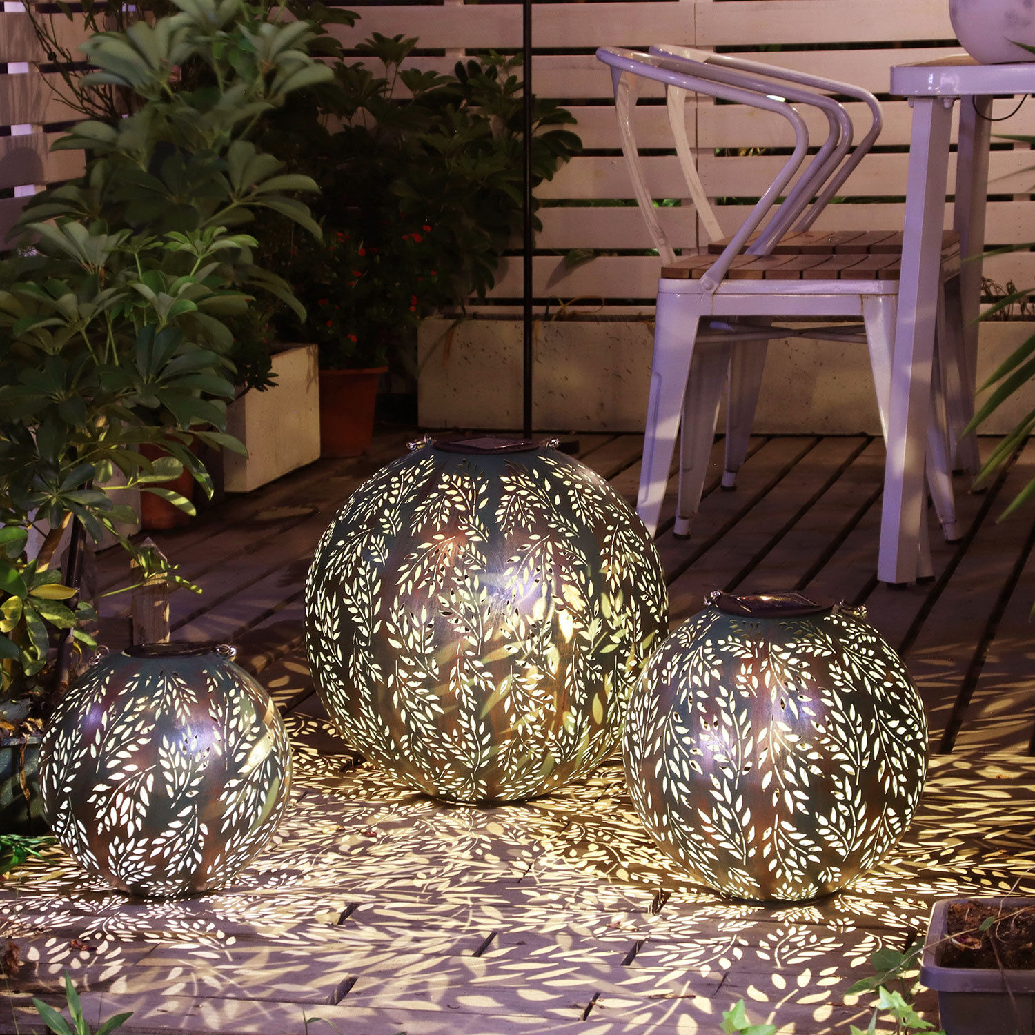 Solar-Laterne mit Blatt-Motiv, LED warmweiss