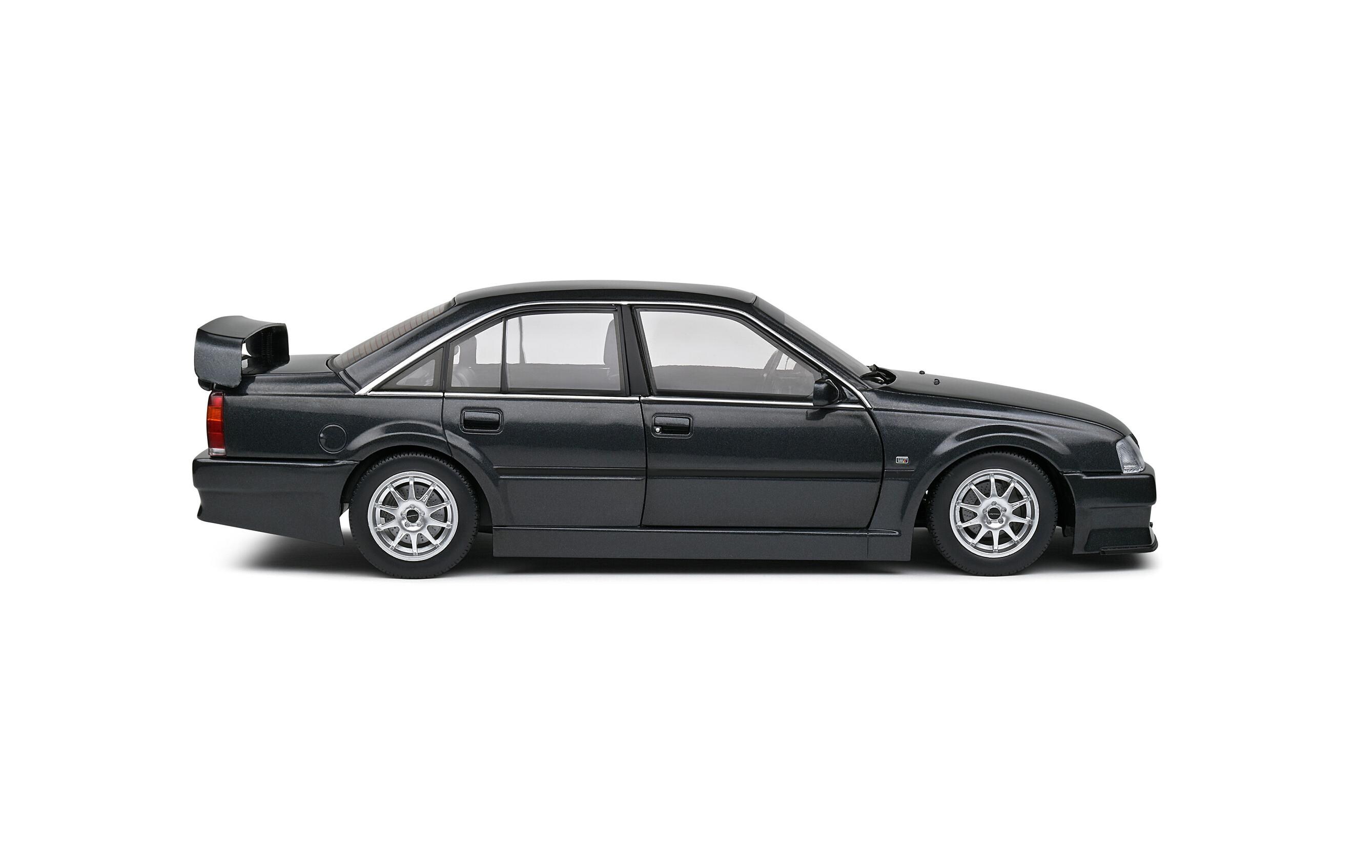 Opel Omega 500 Schwarz, 1:18Detailgetreues Modellauto für Sammler im Massstab 1:18