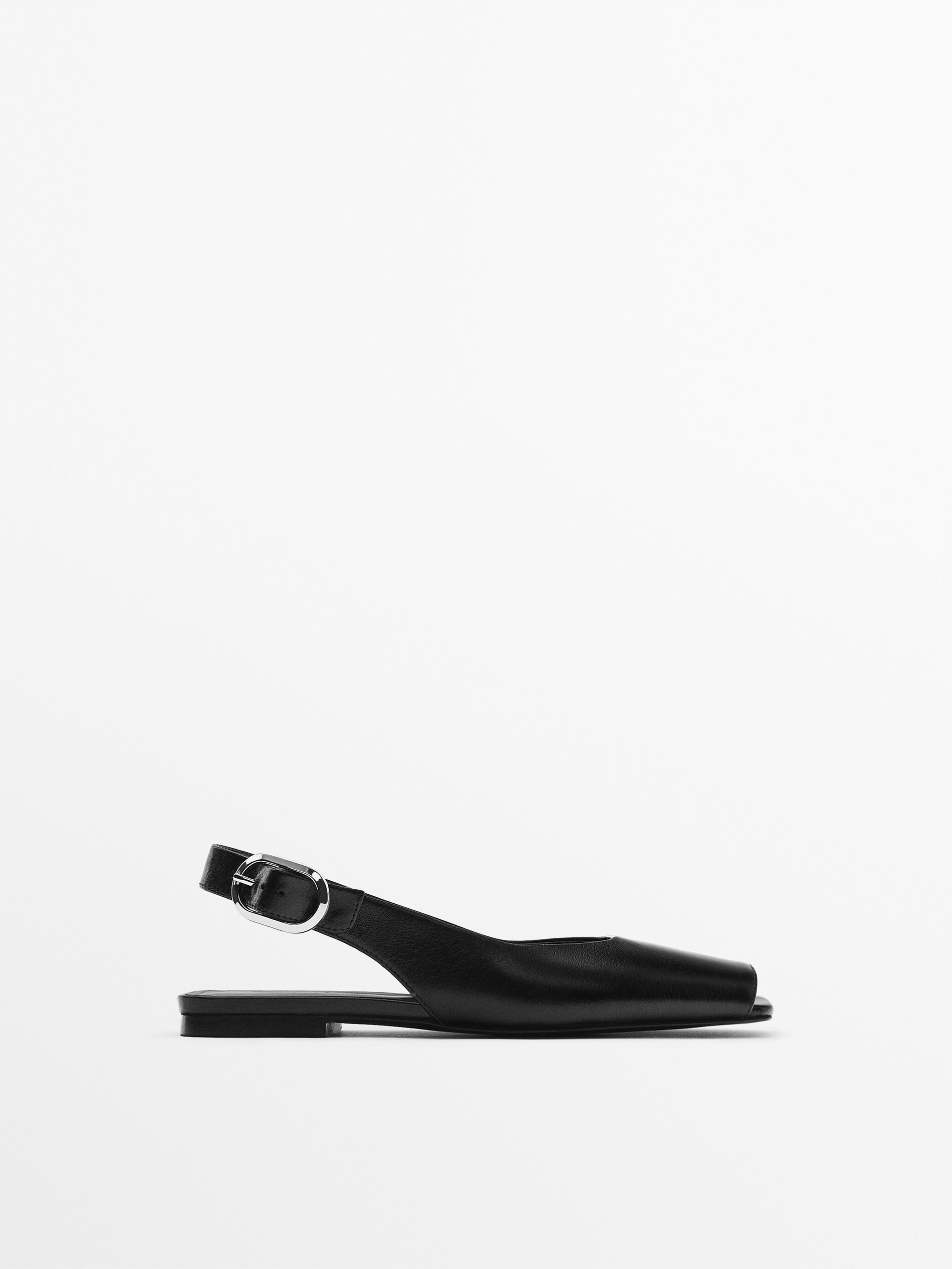 Sapato baixo de couro com detalhes - PRETO