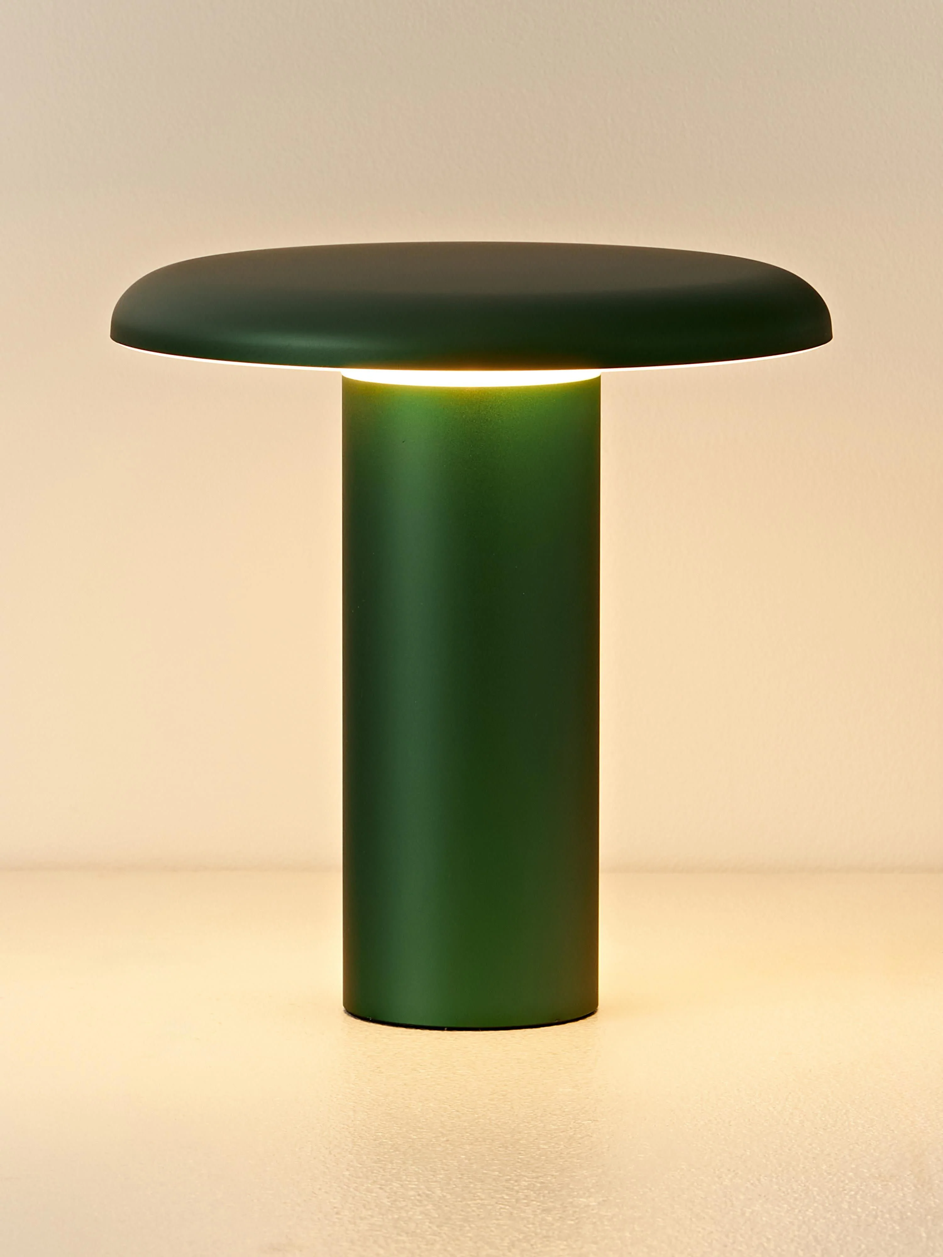 Kleine mobiele LED-tafellamp Takku, dimbaar
