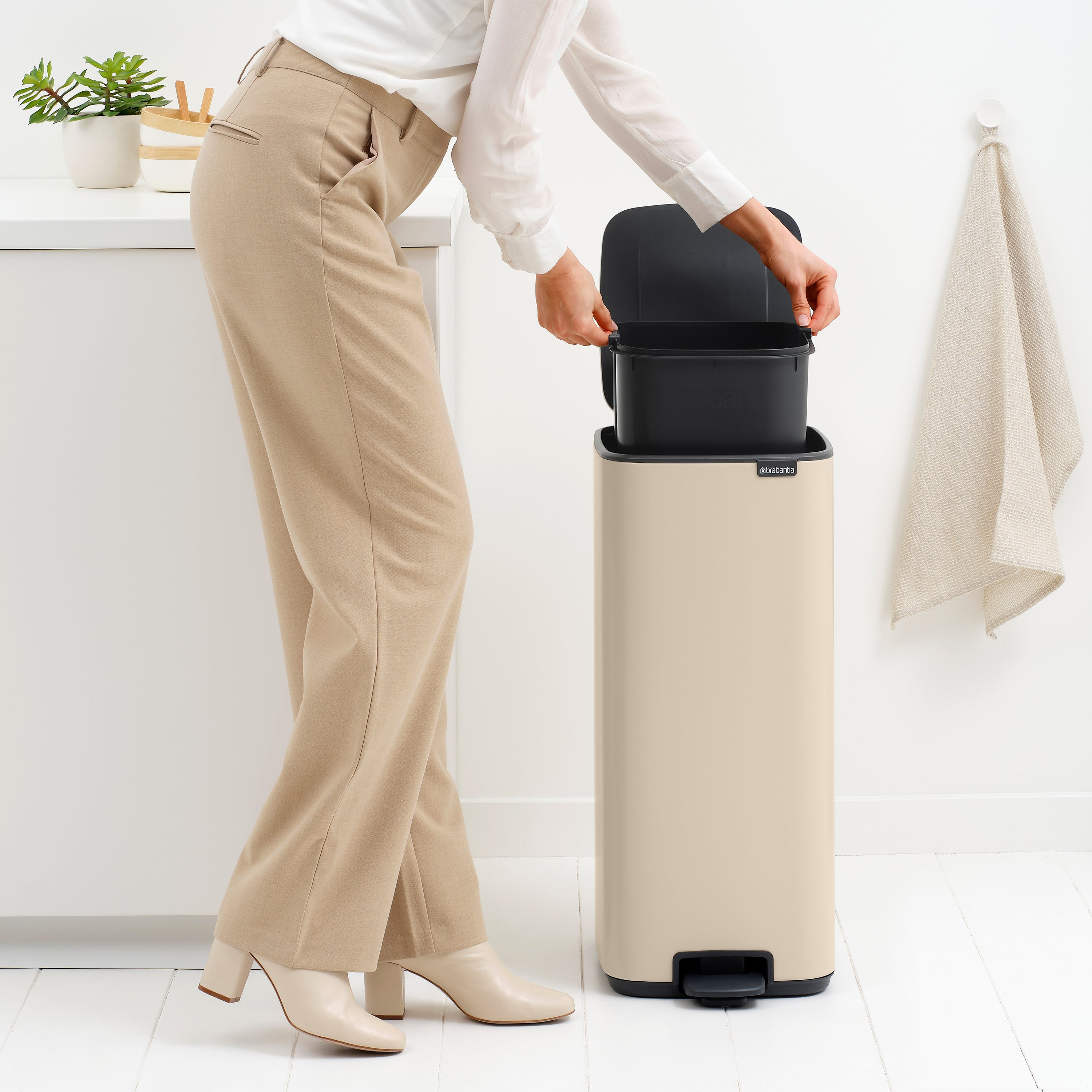 Brabantia Bo Pedaalemmer 30 L - Soft Beige