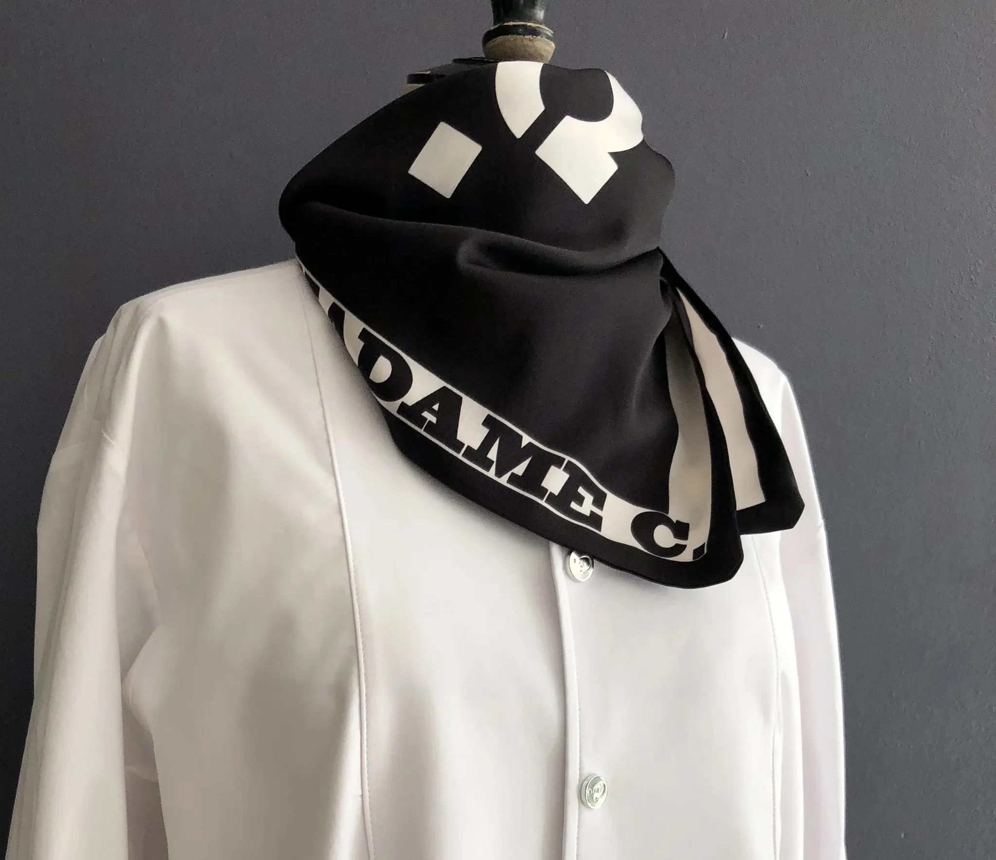 Foulard Le Carré de Madame C Carolina Ritzler