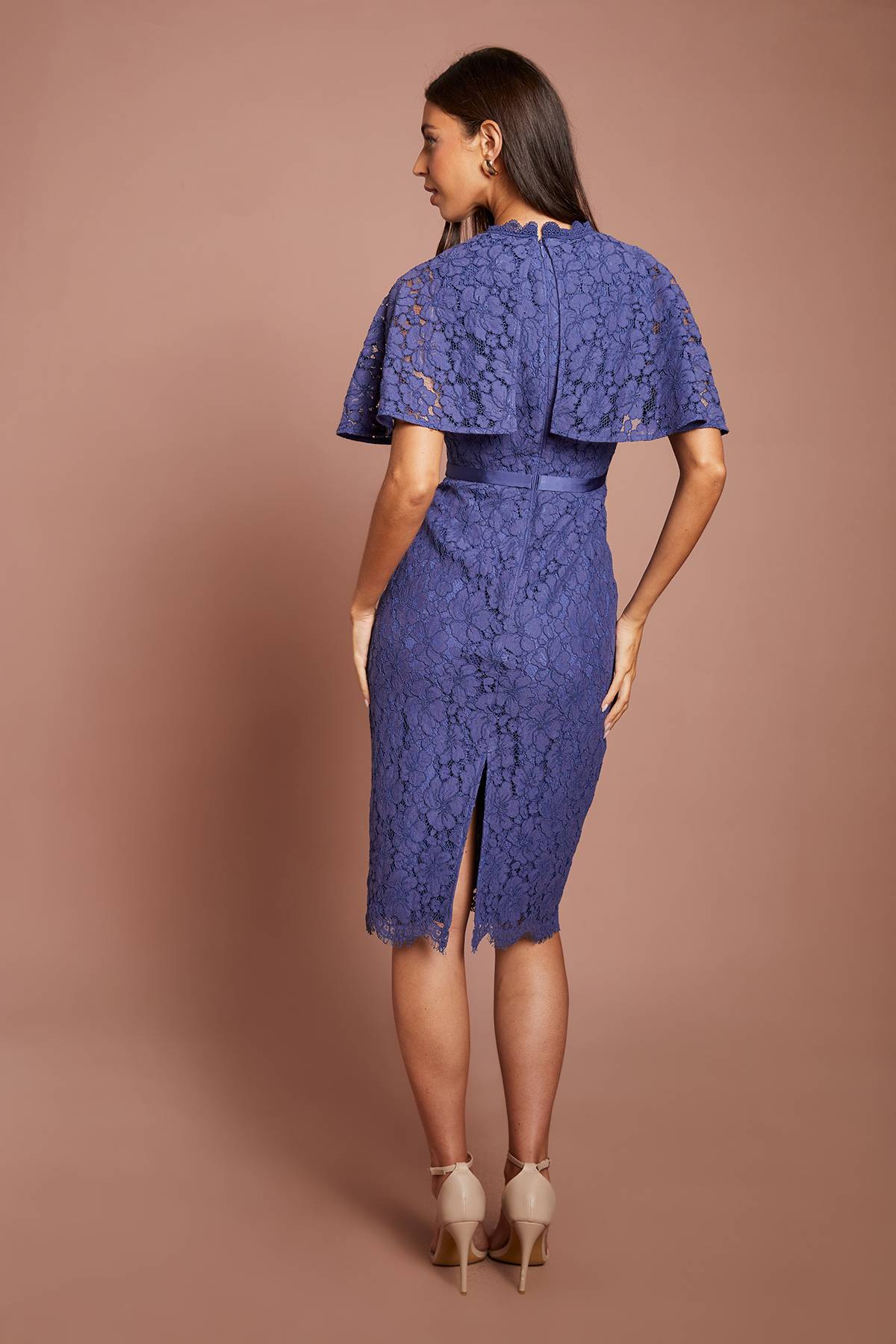 Coast Robe Midi Crayon Ceinturée Avec Haut Cape En Dentelle